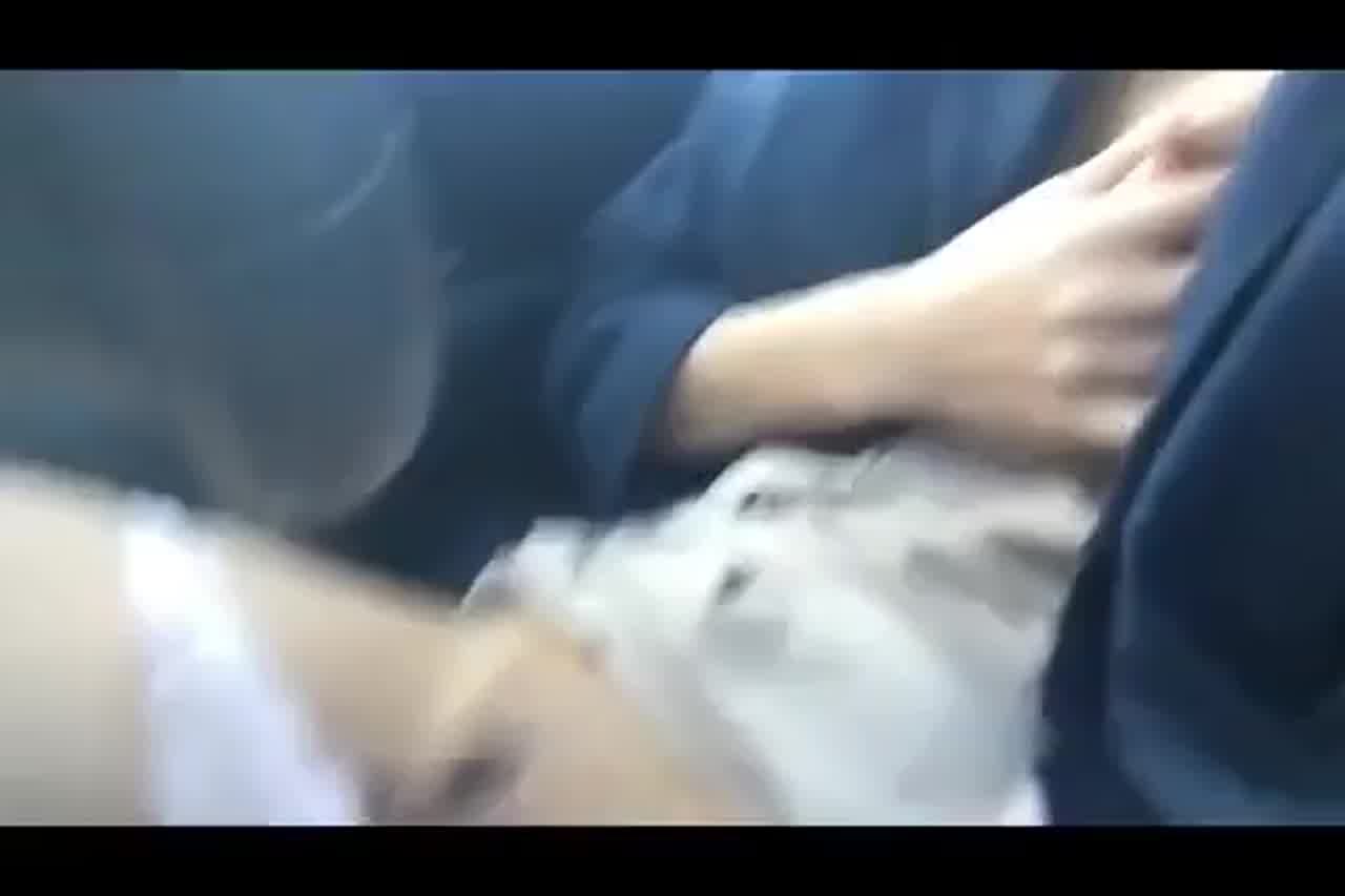  超极品大美女，车内自慰勾引我晚上开房，我该何去何从啊 的剧照1