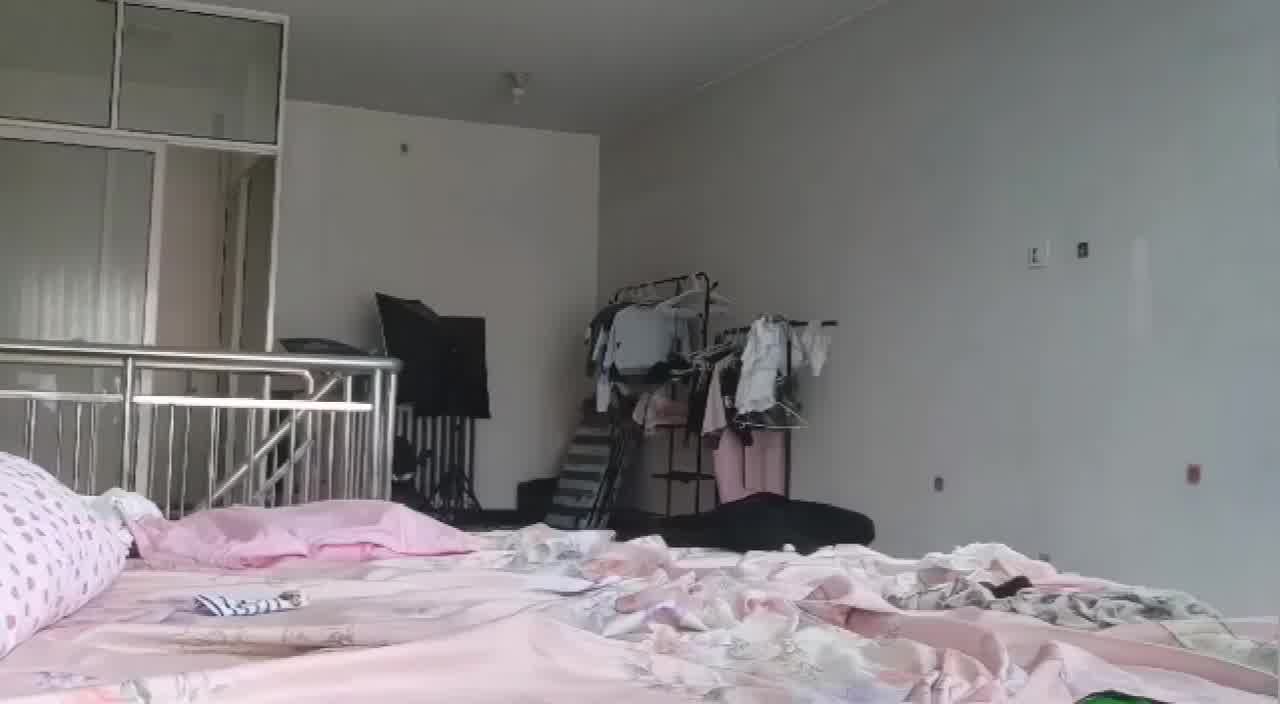  和大姨子偷情，道具乱捅淫穴，被操得大奶子乱甩，嗷嗷嚎叫，内射骚穴 的剧照6