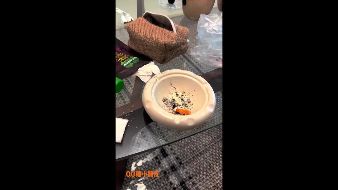  房东强上幼态白丝萝丽 的剧照10