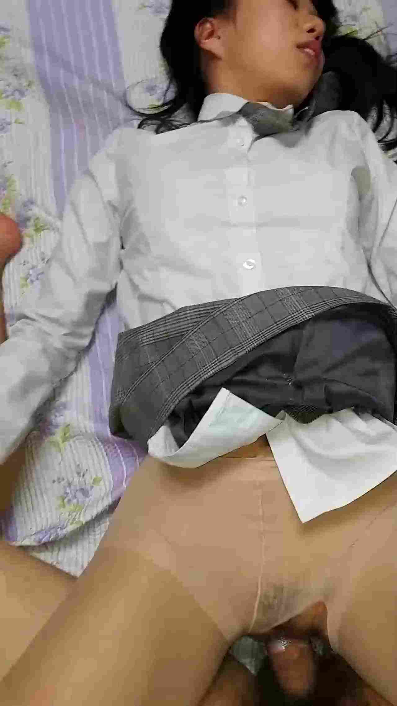  上班到上到太累 需要打一炮内射抒解压力 的剧照9