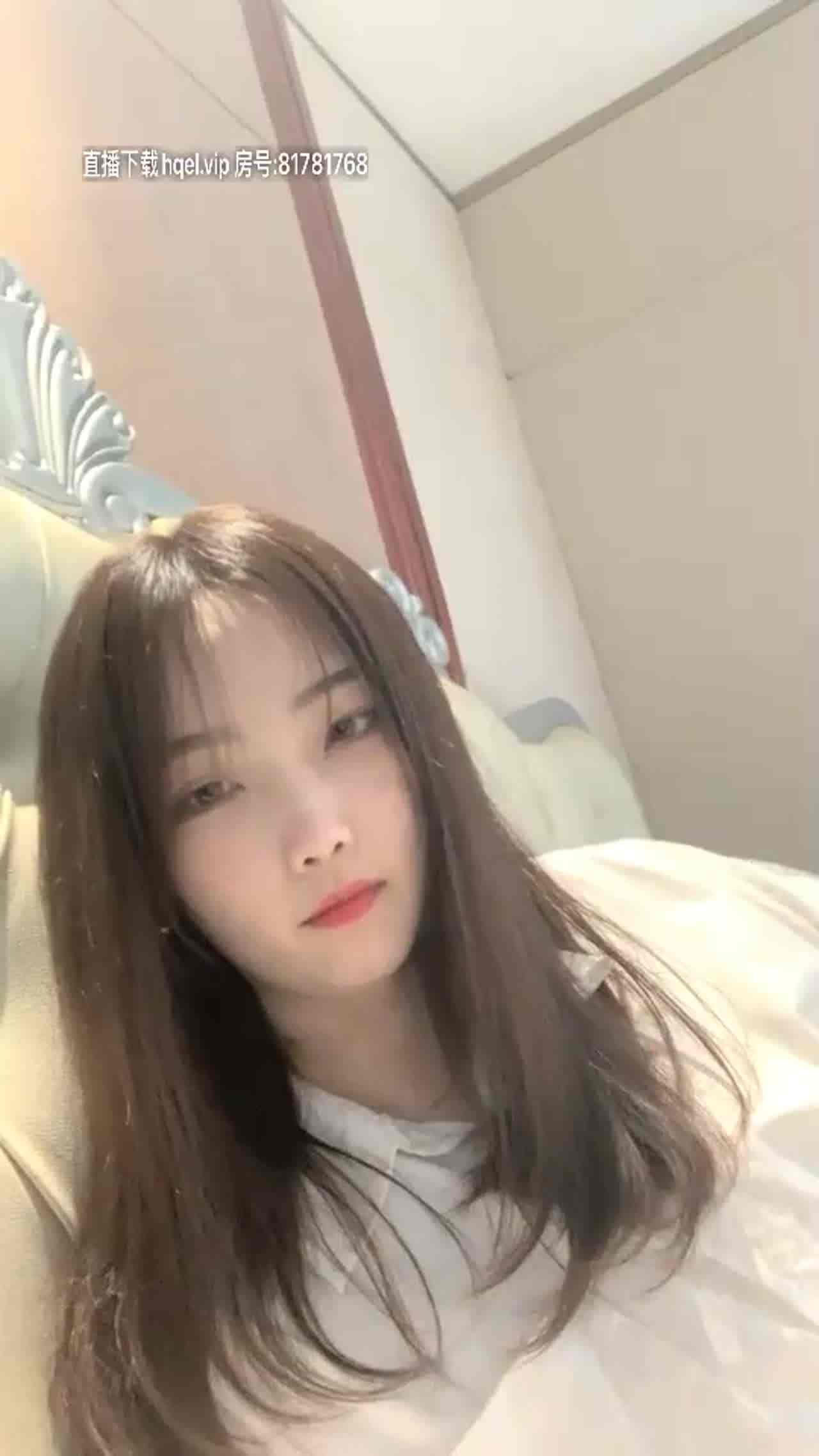  火辣身材甜美D罩杯妹子酒店3P轮流啪啪（四） 的剧照5