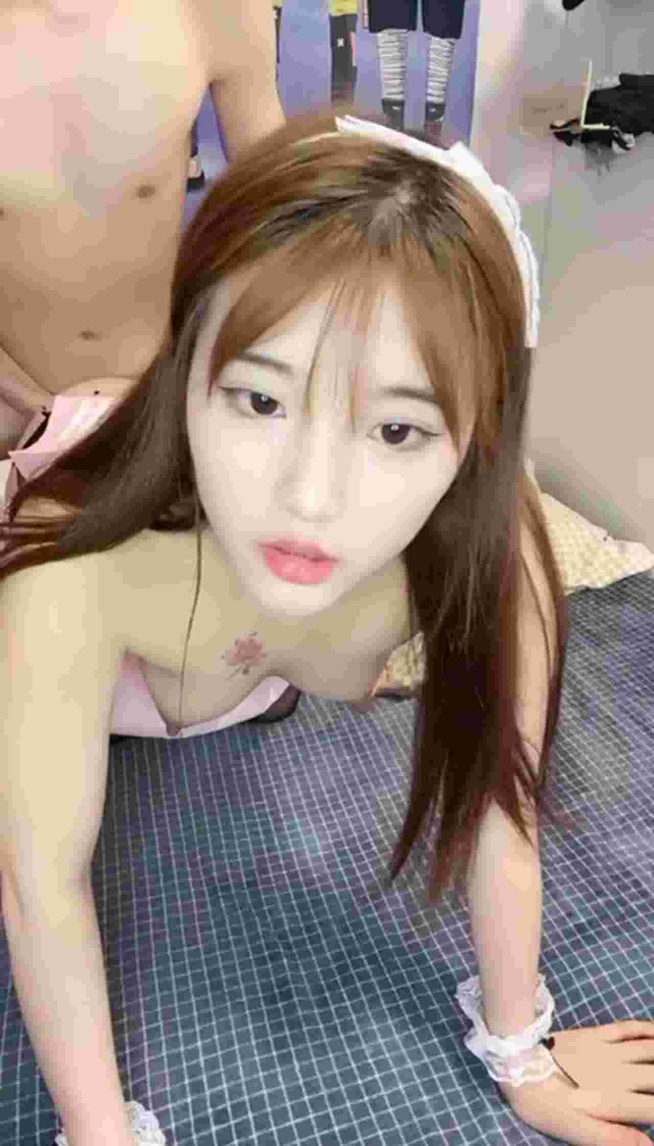  邻居妹妹原来这么爱吃精液 的剧照9