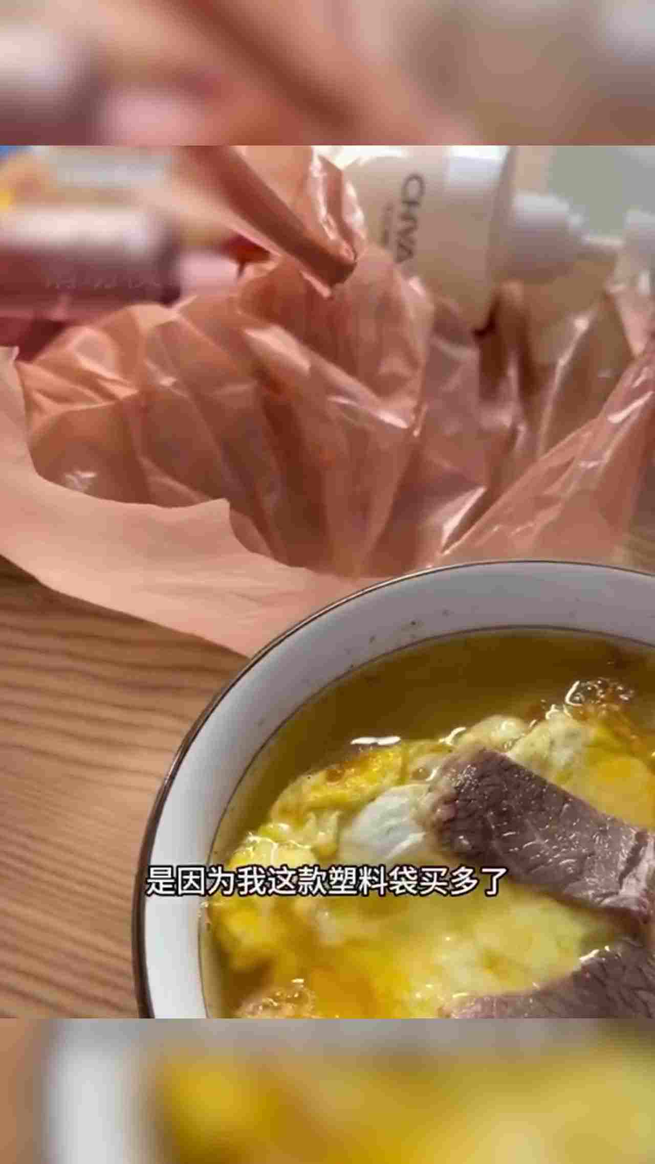  沉浸式卖B的vlog，太辛苦了，不看脸就猜得到这个男的就是个丑胖子 的剧照5