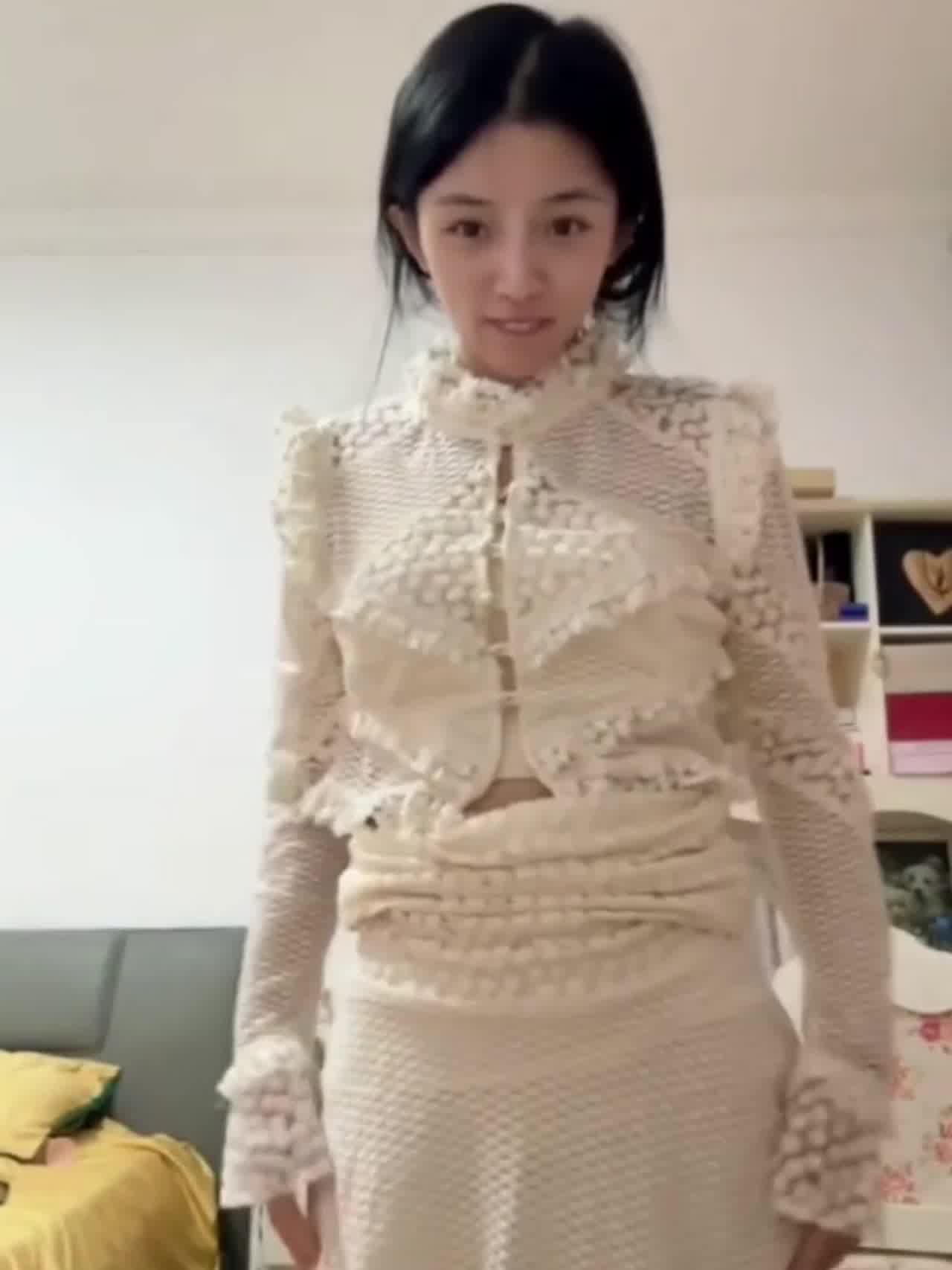  极品清纯大学生已玩到巨棒插穴才满足 的剧照9