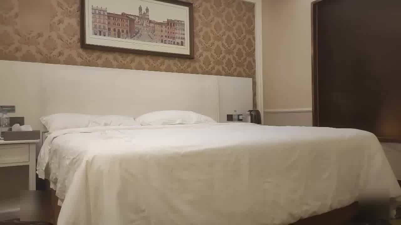  高颜值【极品少妇】‘’啊宝贝我要快干我，猛一点我来了‘’各种姿势输出，高潮淫语不断，奶子乱颤。 的剧照5