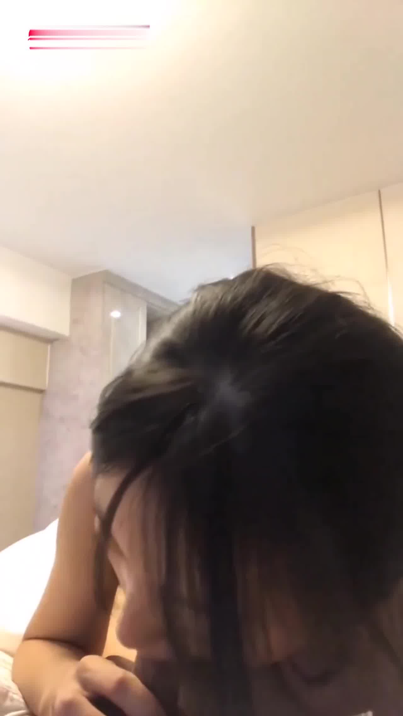  长相清纯没想到喜欢3P 的剧照9