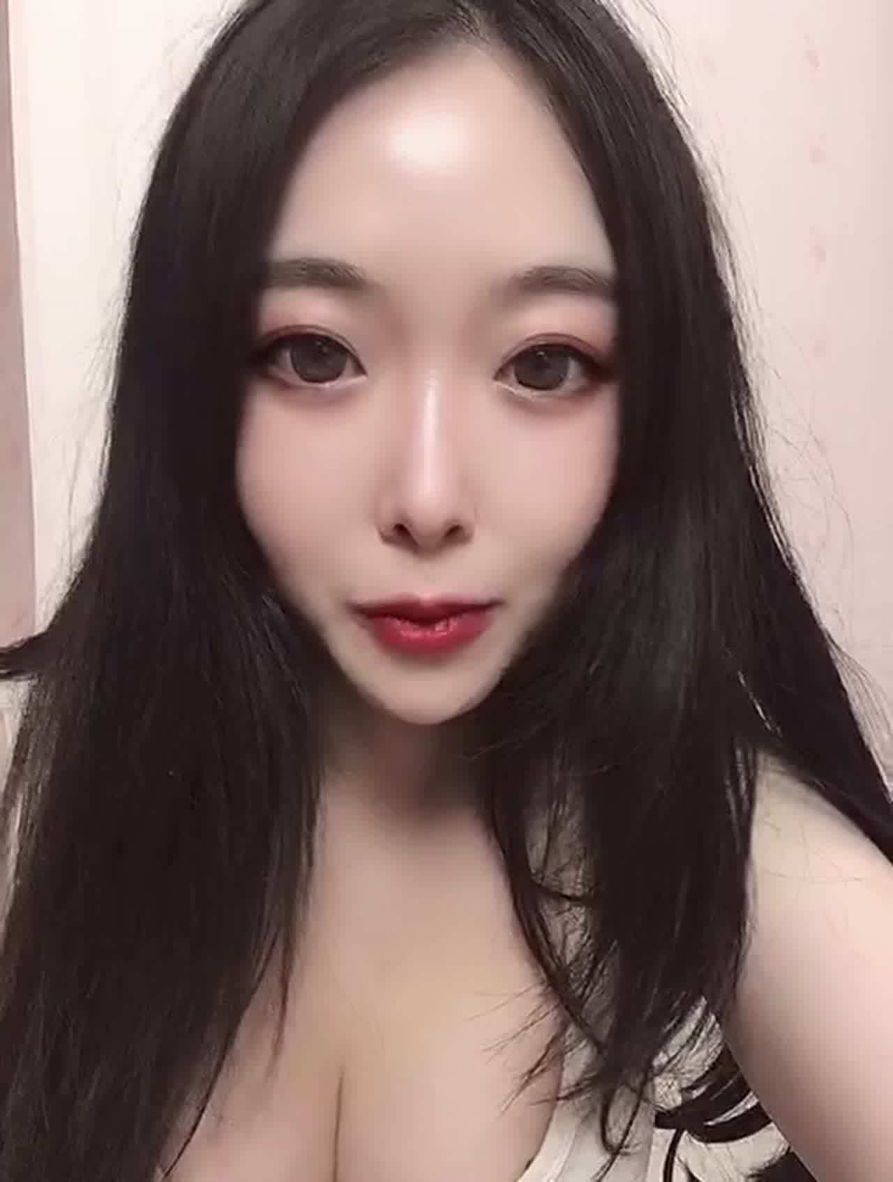  我是梦梦，喜欢我的小哥哥可以多多支持，可深入交流 内容 的剧照6