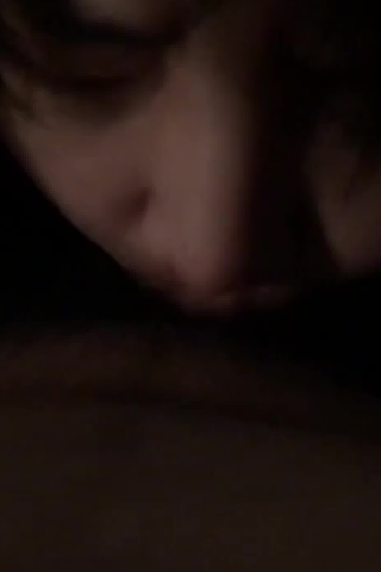  漂亮妹子背着男友被富二代狠操，让美女毒龙各种折磨侮辱，原来是3角恋流出 的剧照2