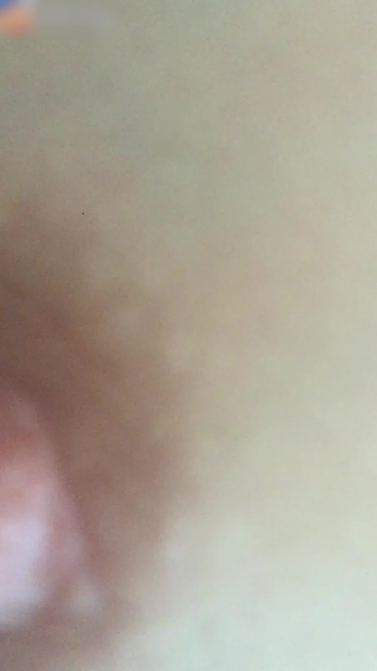  饥渴两夫妻带着娃直接开操 的剧照5