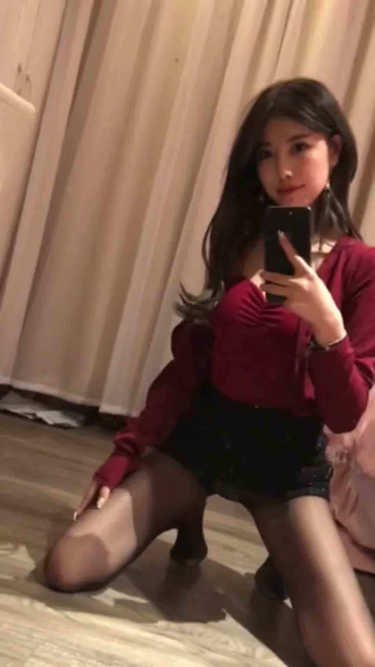  极品爆乳女神超性感黑丝挑逗私房自拍喷血诱惑 的剧照5