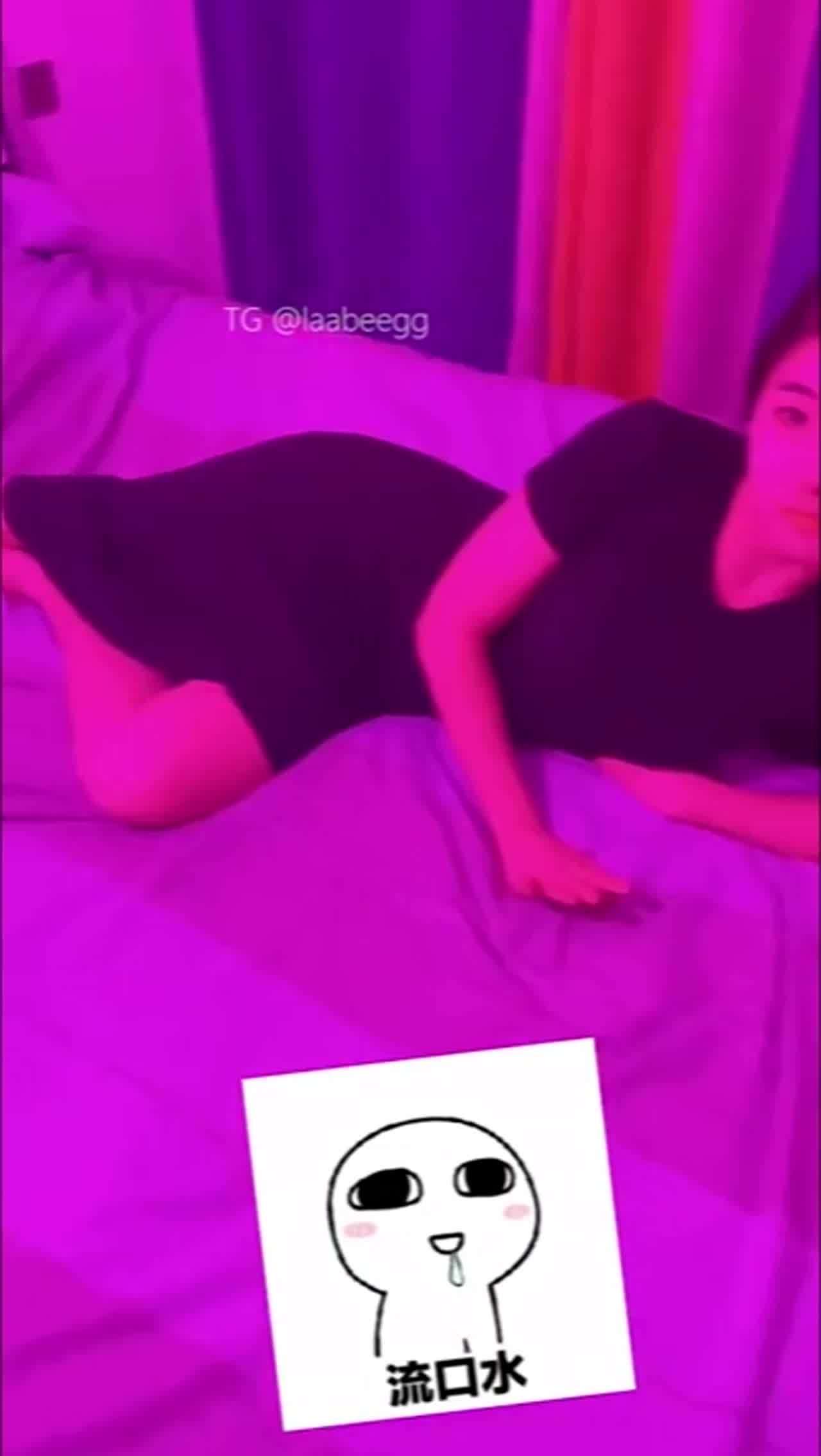  女友诱惑狠操她 的剧照1