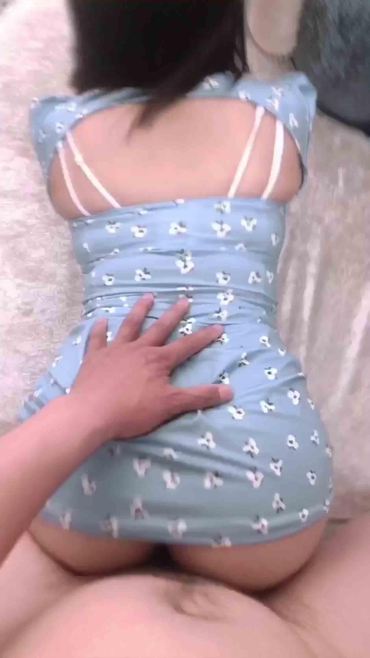  年轻妹妹帮我口交操逼 的剧照2