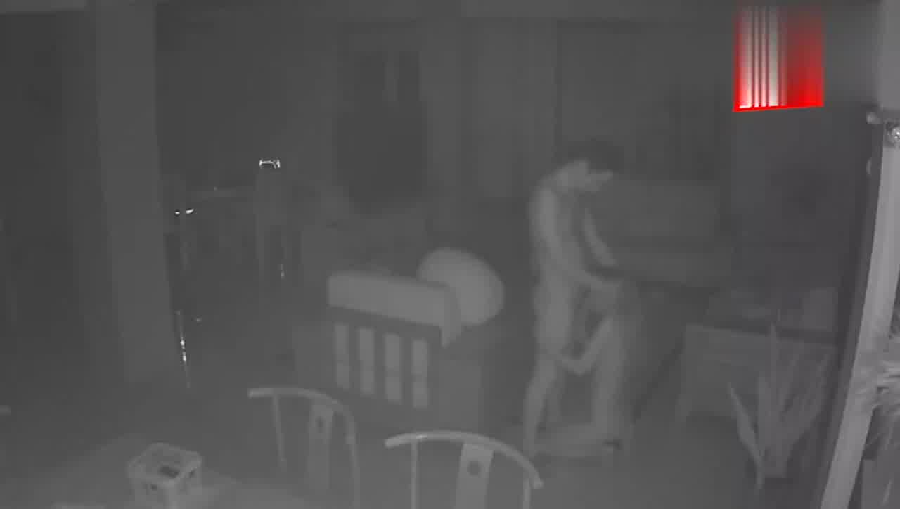  乌鲁木齐少妇和隔壁老王偷,情不料家里居然偷偷装了摄像头惨遭曝光！！！ 的剧照8