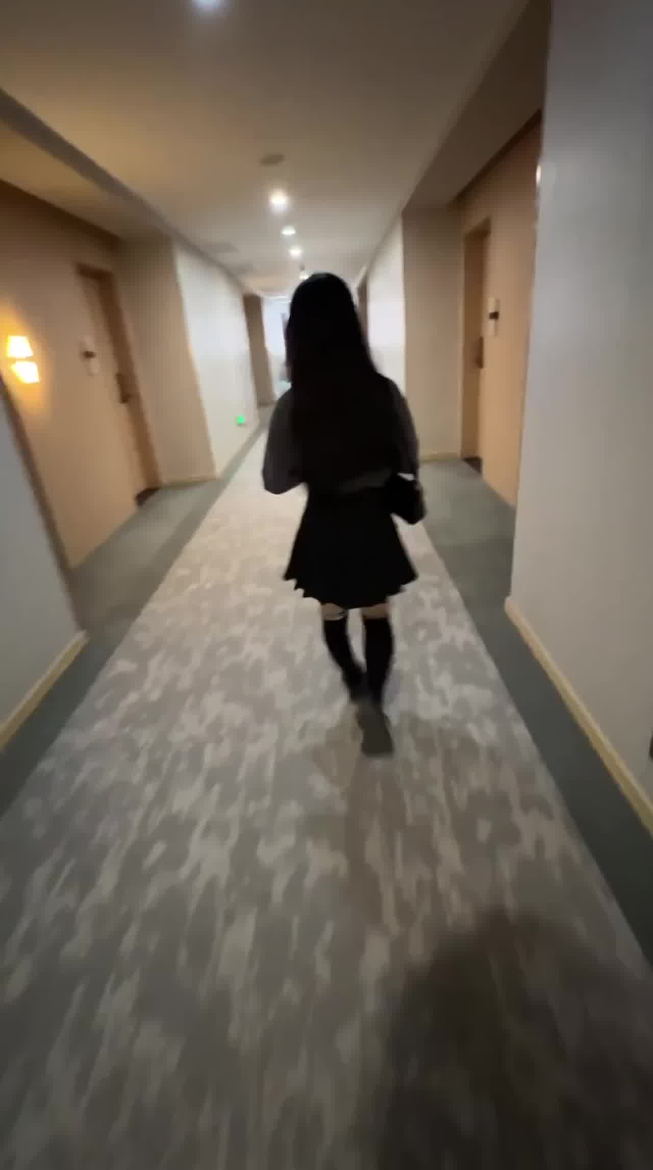  【真实pua大神第十弹】我家猫会后空翻，多位女主因猫咪被骗回家拍视频，全是抖音探探认识的JK嫩妹！ 的剧照4