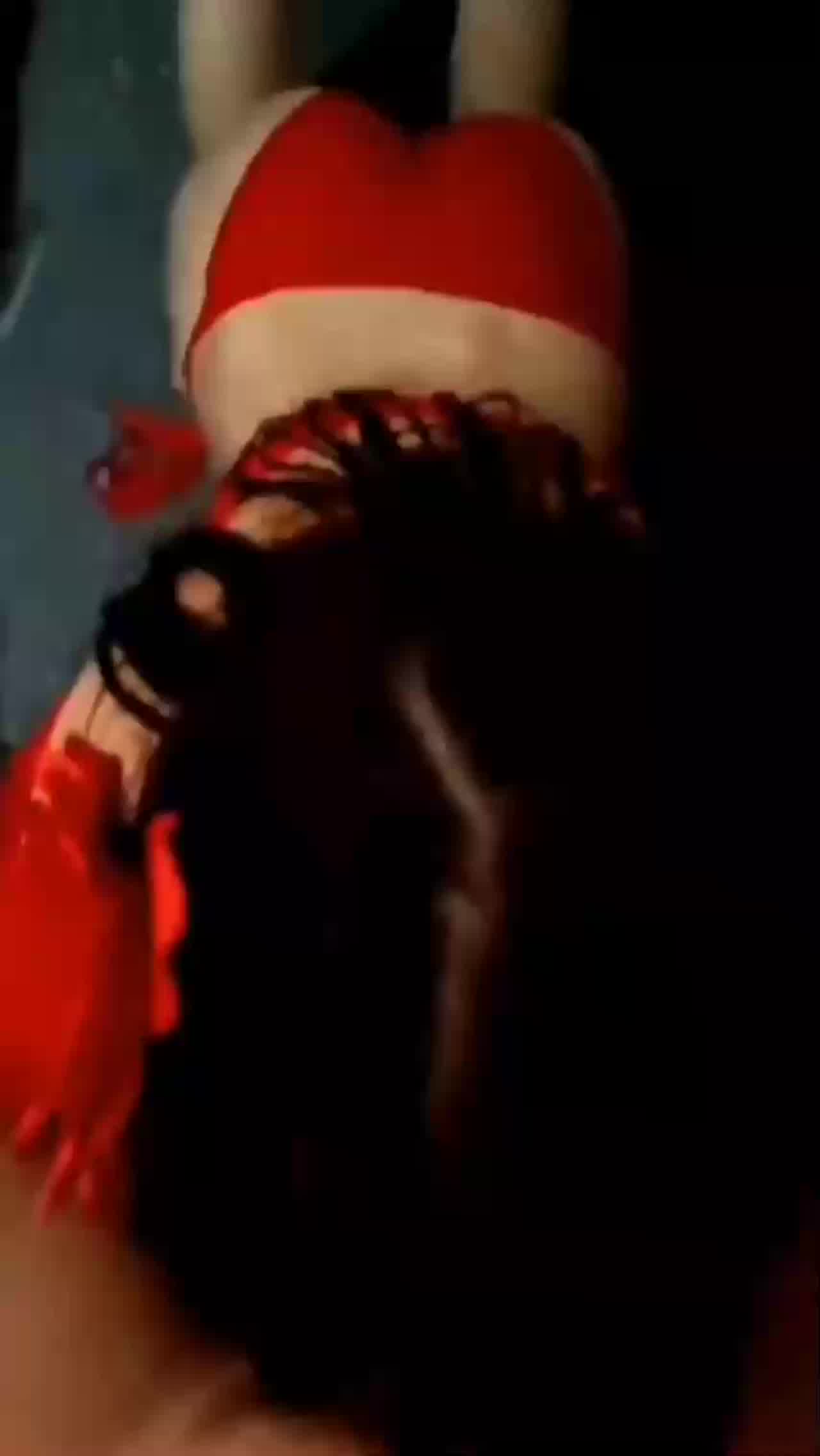  成绩优异的高材生真就什么都懂，跪在地上楚楚可怜的样子真让人受不了 的剧照5