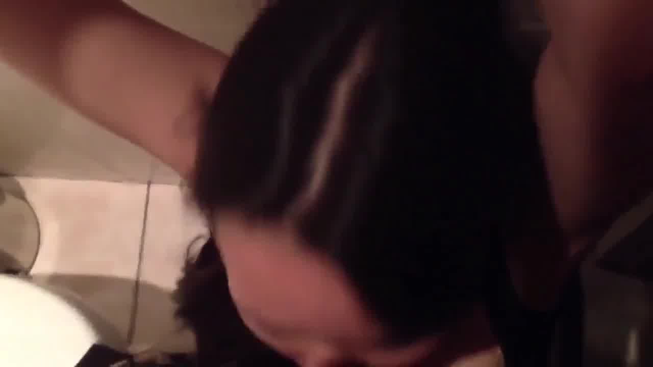  大男人就是要各种口交爽吹难怪这种女人真的惹人爱 的剧照1