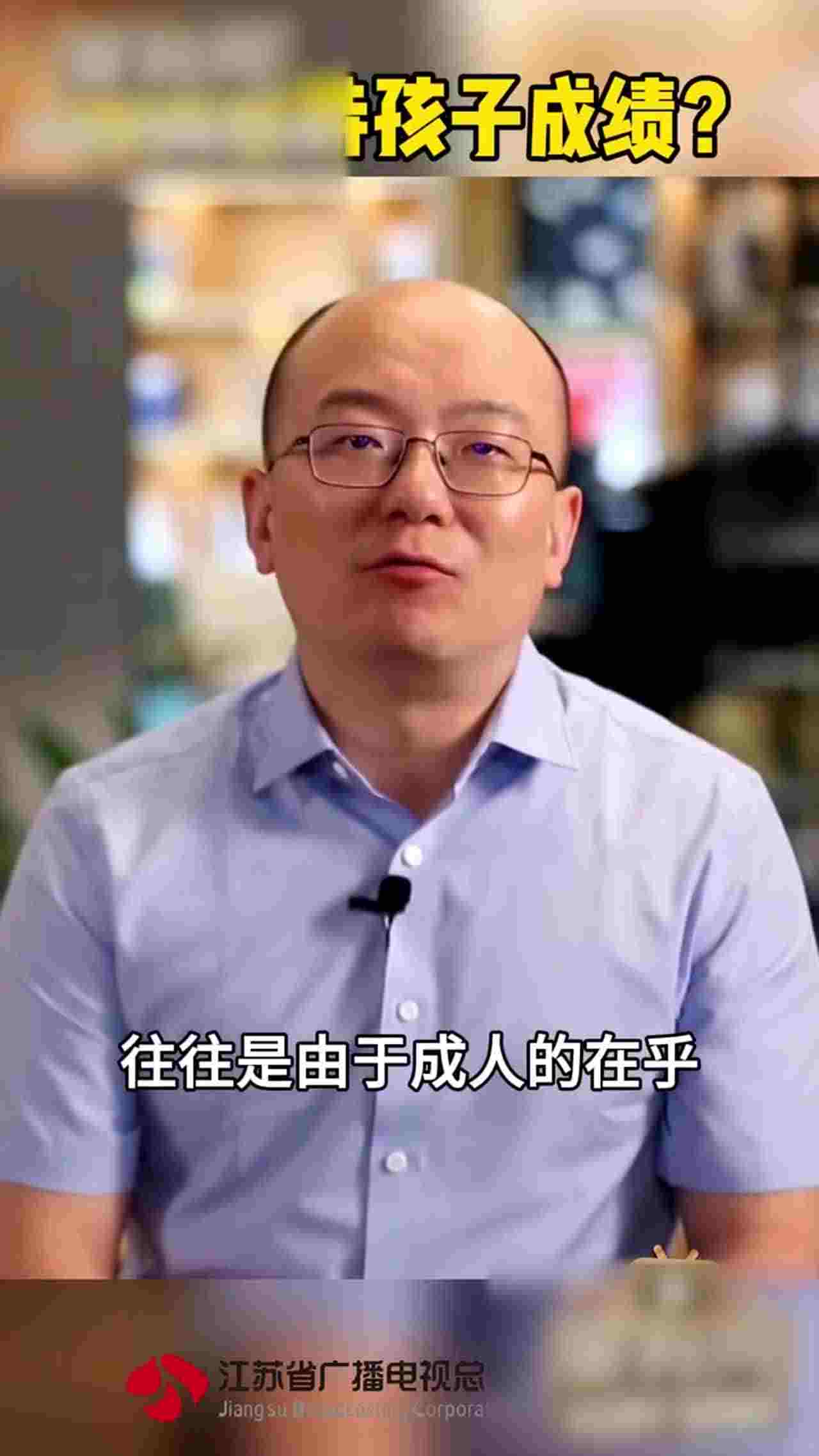  门事件 南京教育局局长胡松 睡了多名女校长女学生不够还指派陪千名女学生与官员陪酒陪睡来巩固自己的仕途 的剧照5