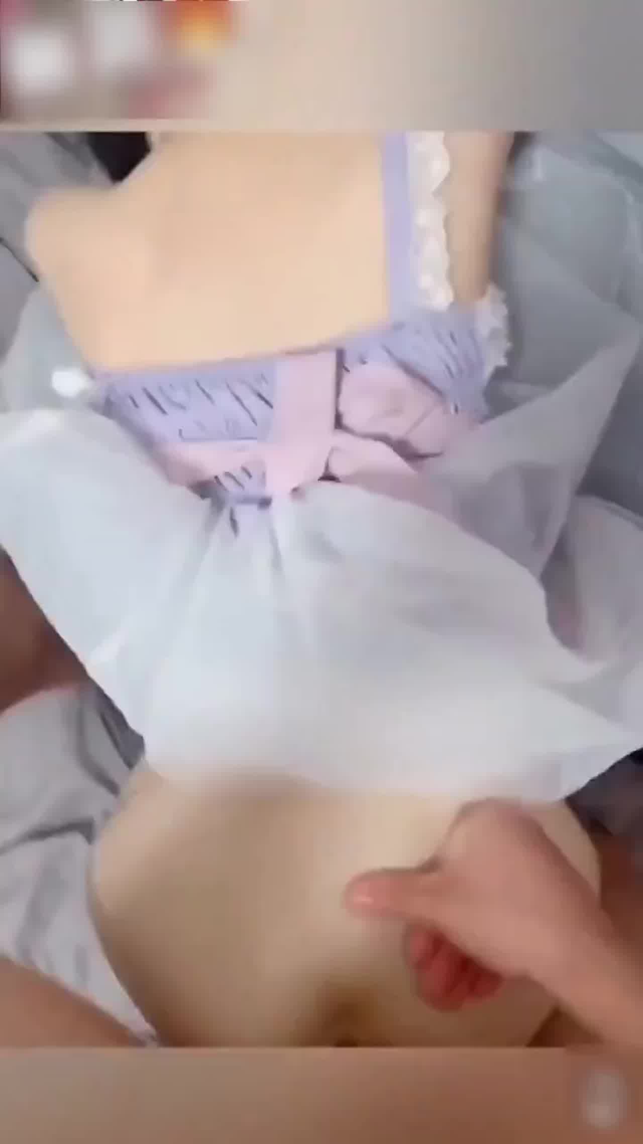  刚上初三的小仙女 被富二代包养，每天都处于战斗状态 的剧照6