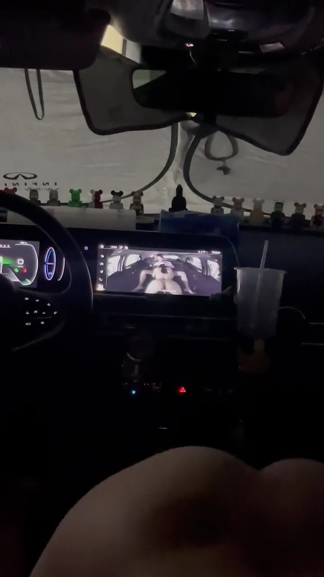  好个车震口活！等不到饭店就开始操了都 的剧照1