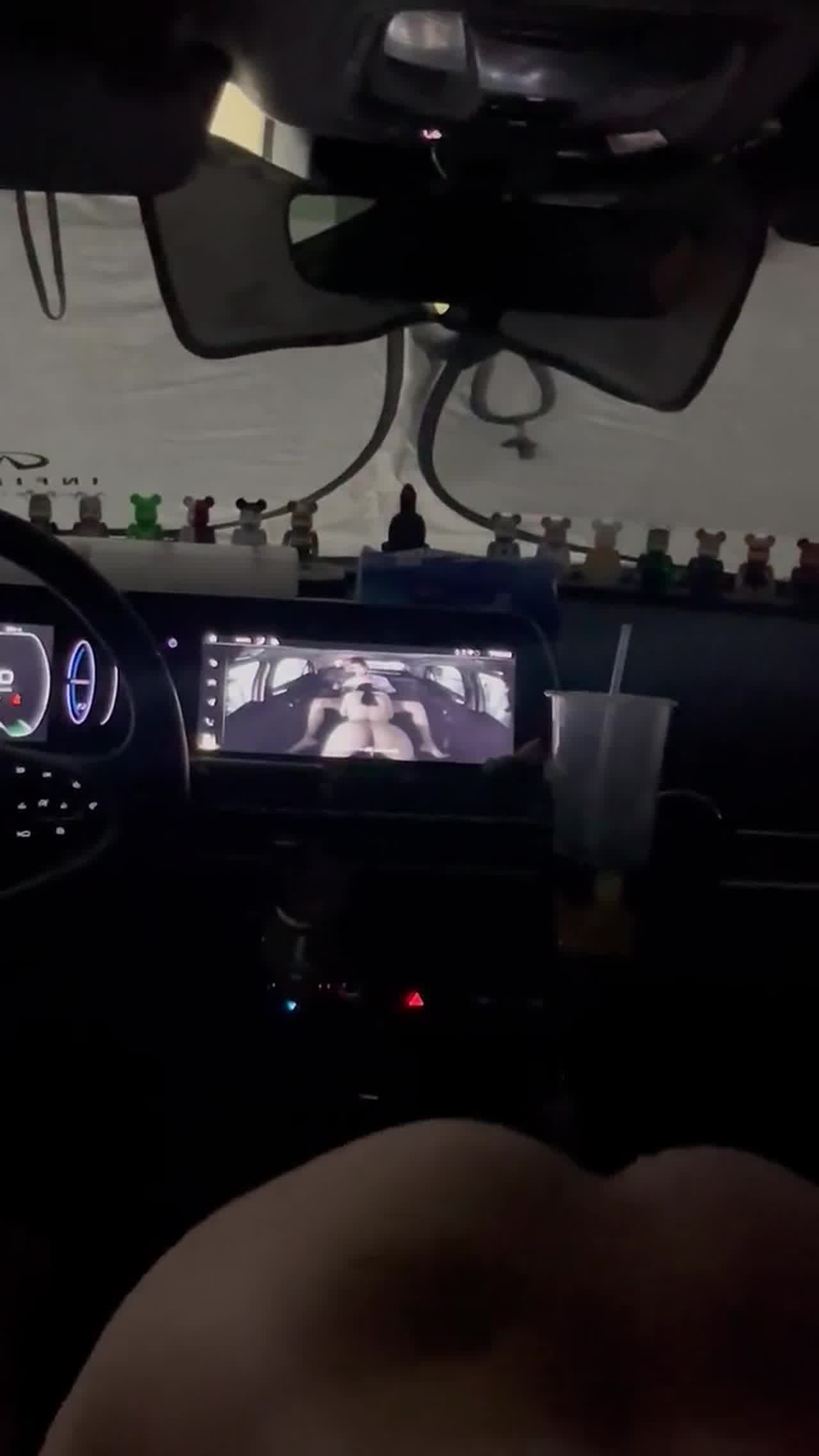  好个车震口活！等不到饭店就开始操了都 的剧照7