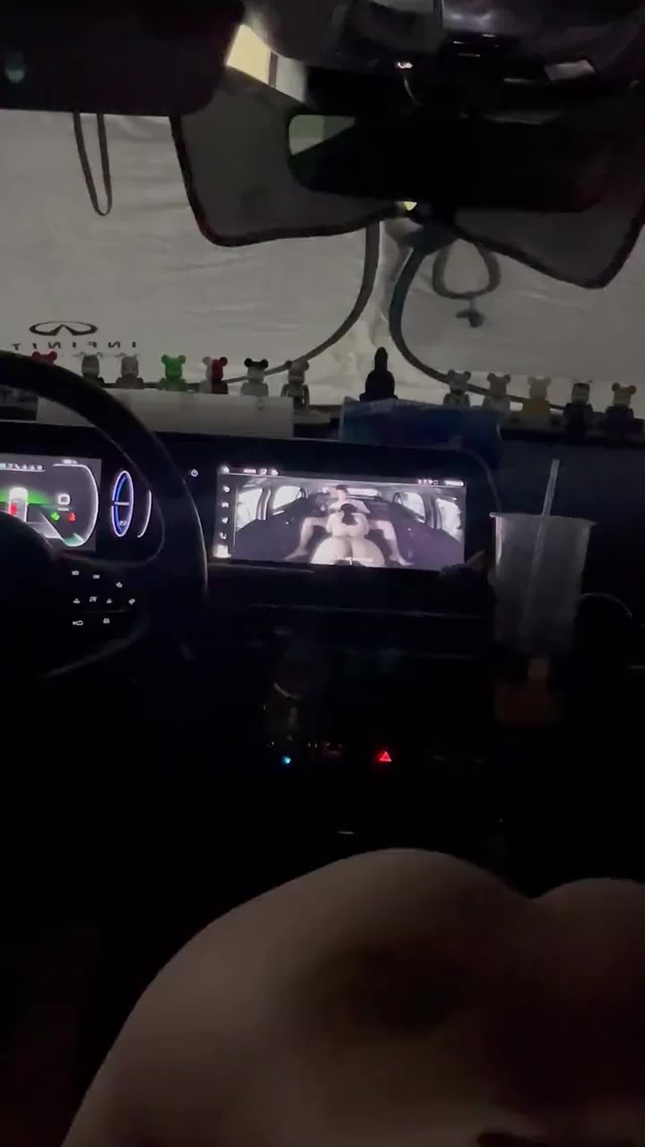  好个车震口活！等不到饭店就开始操了都 的剧照9