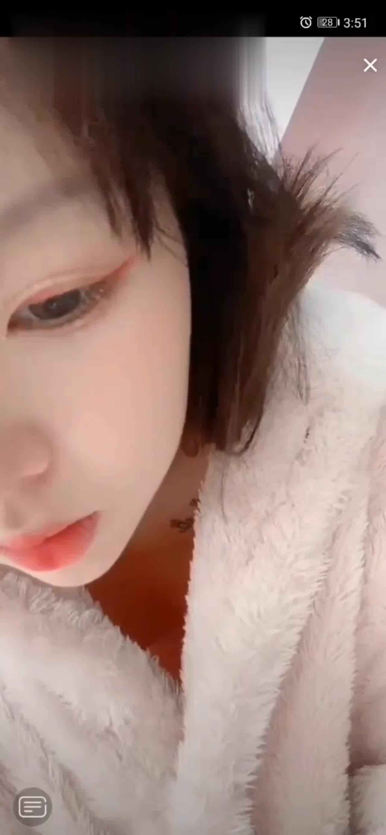  抖音走光系列-粉嫩乳头 的剧照1