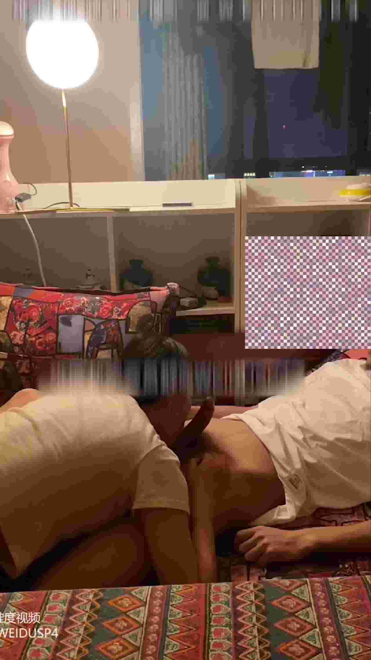  楼管别看监视器，有人在楼梯间打炮啊！ 的剧照3