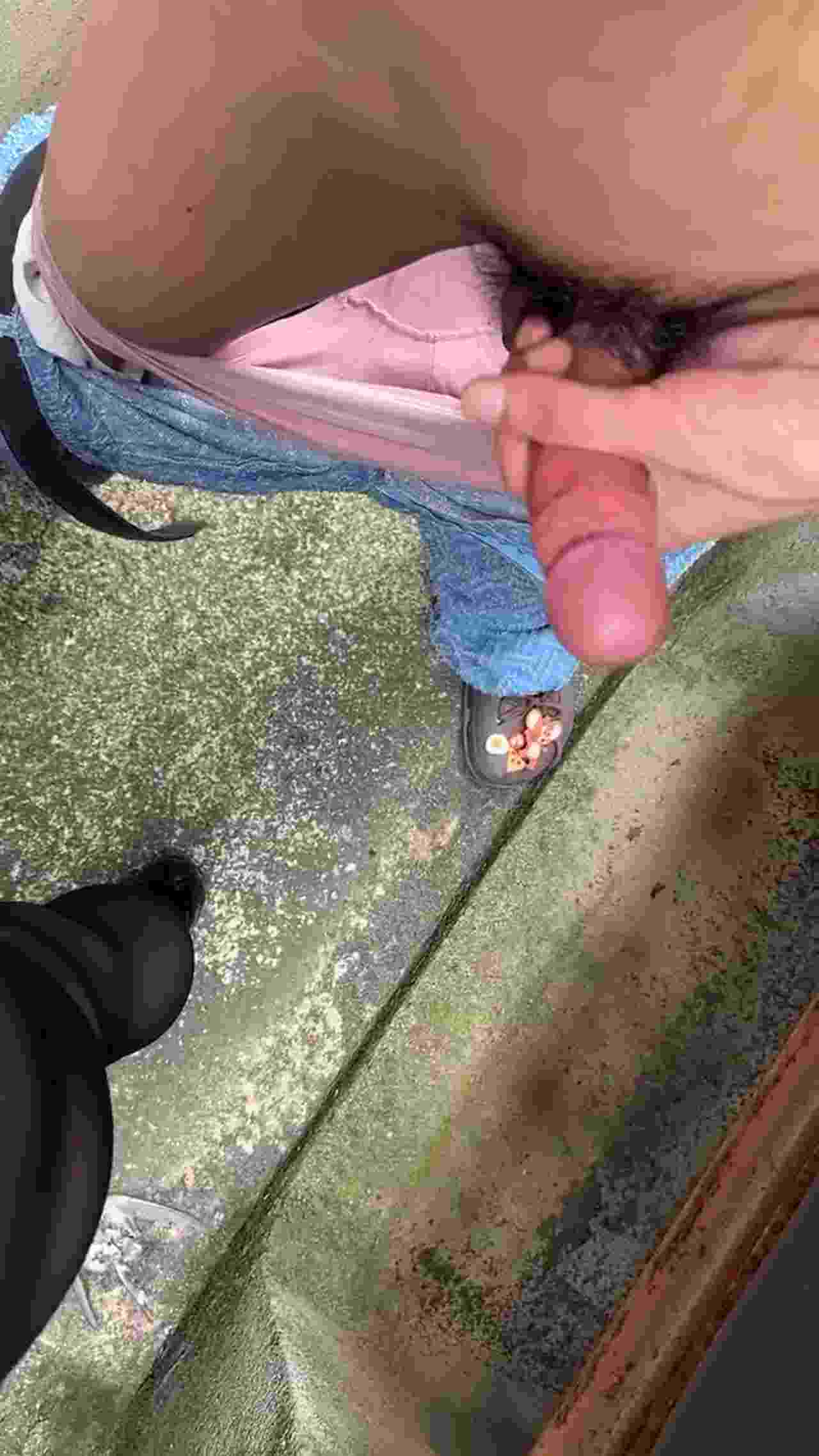  超淫荡！户外野炮激战？太离谱！ 的剧照3