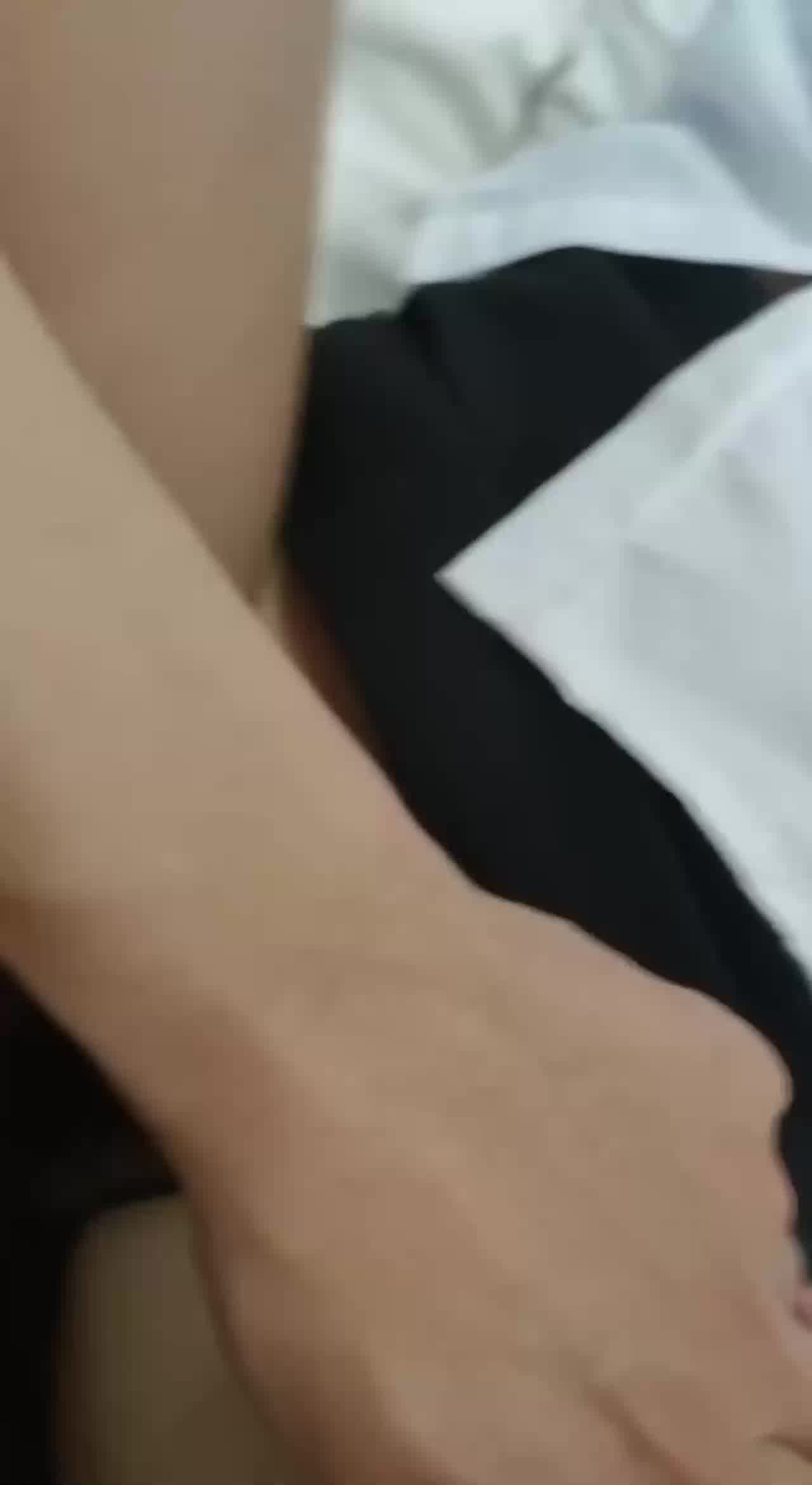  调教眼镜娘高中生，吃着假屌SM 的剧照9