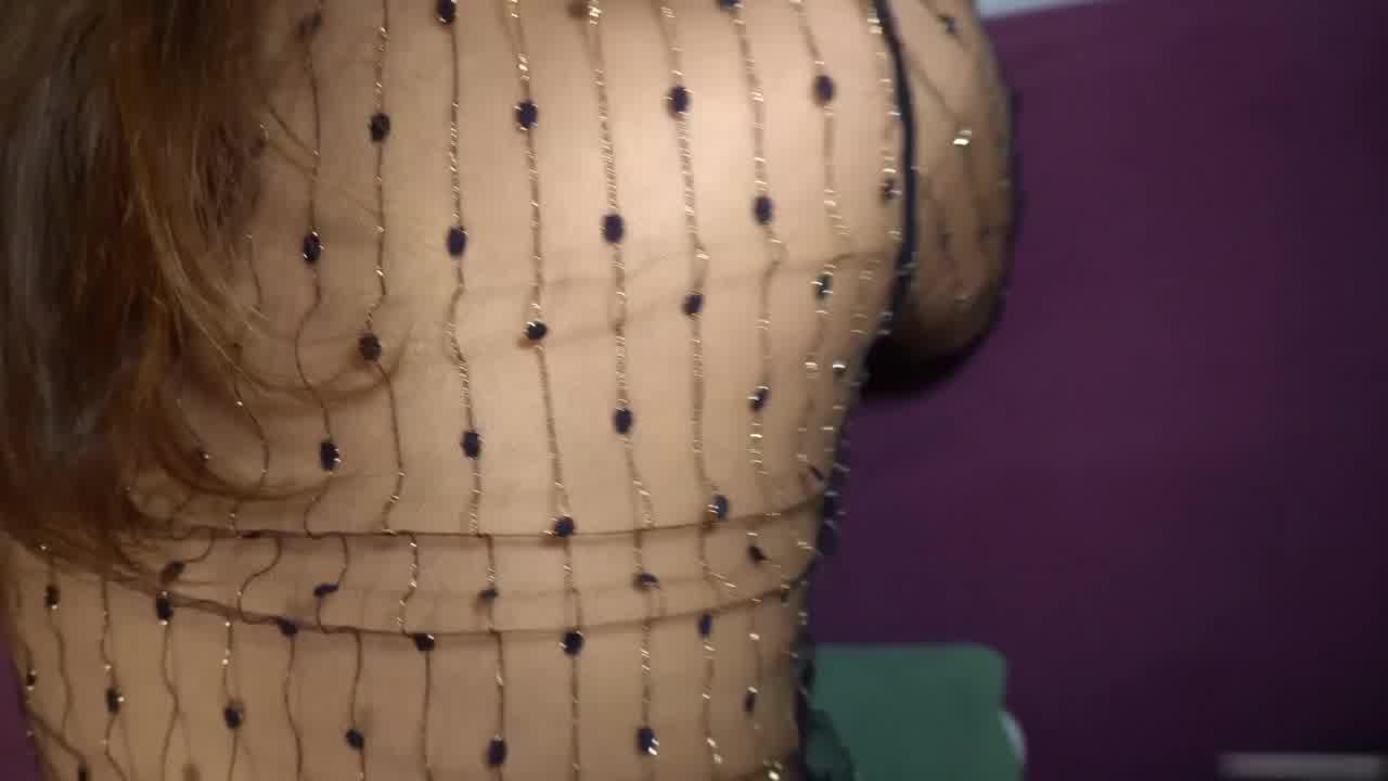  mia 美腿足交甜蜜性爱 的剧照5