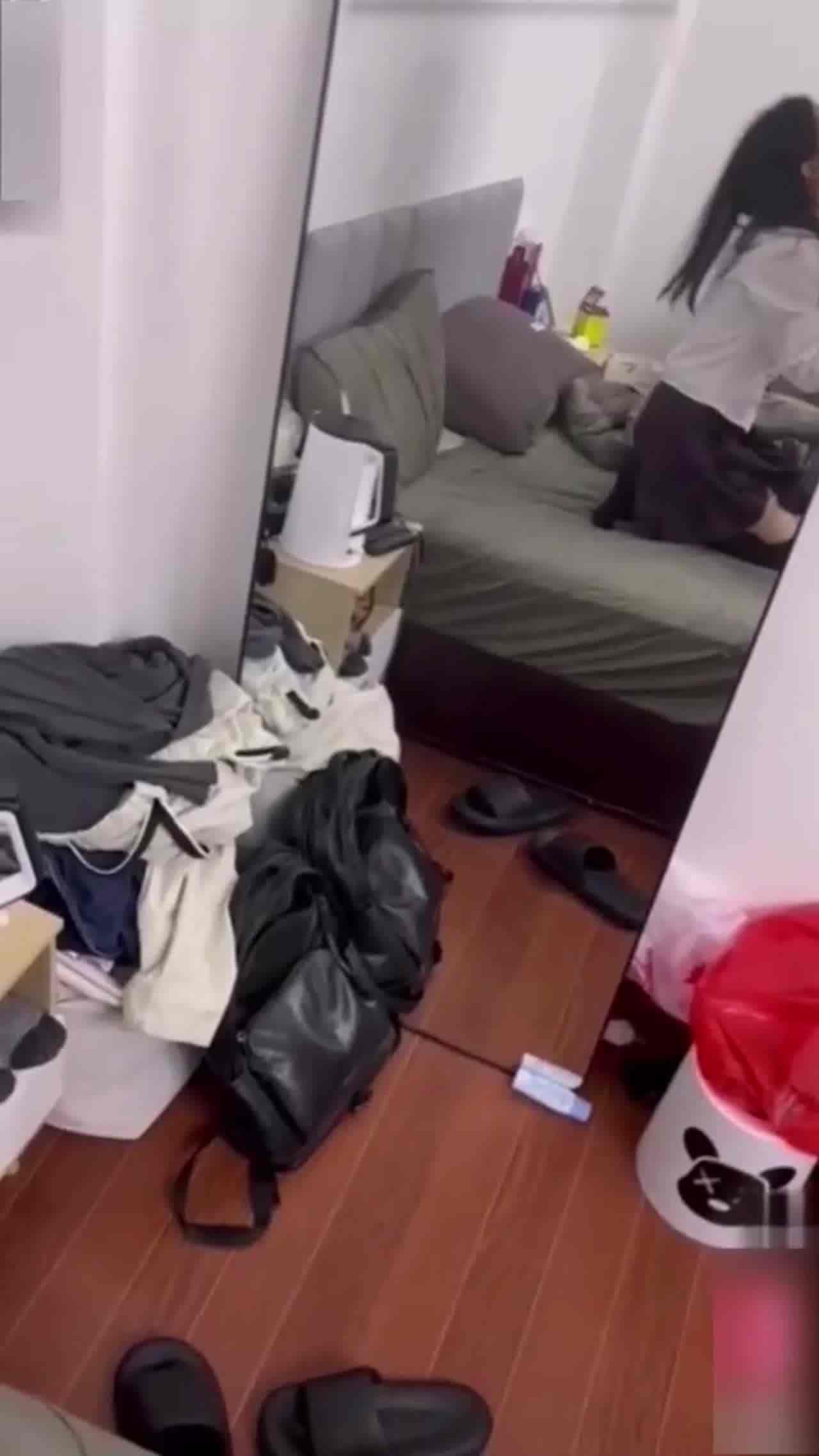  大神调教05年清纯ik学妹，深喉口爆，大屌无情输出淫穴，小脸都被爸爸打肿了，后入内射！ 的剧照6