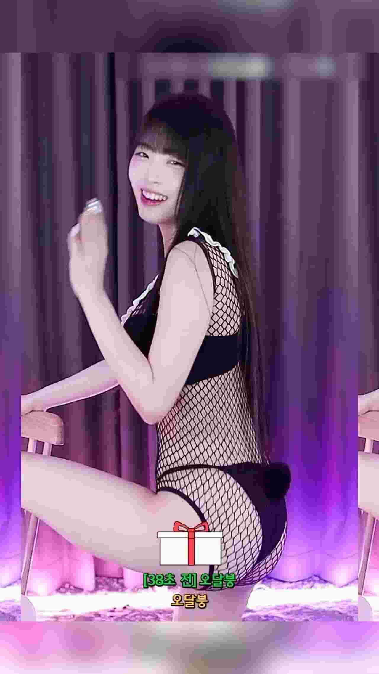  劲舞诱惑 身材火辣 多套服装 的剧照5