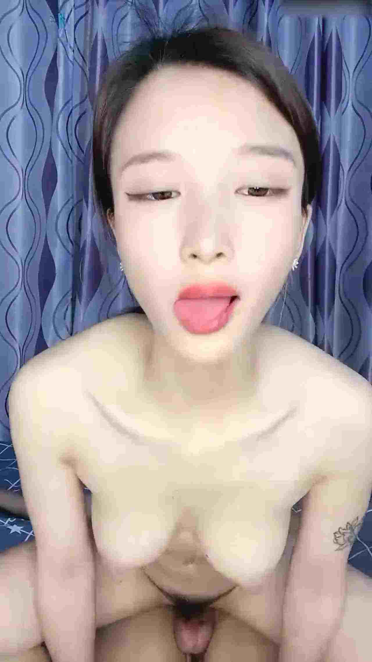  一只笨蛋喵 情色女主播 的剧照5