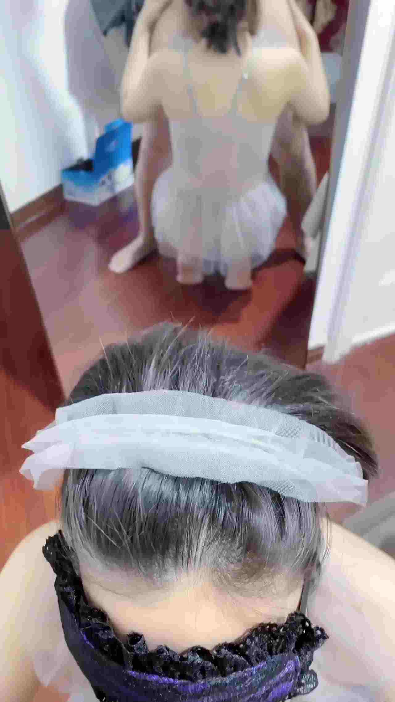  柜姐人妻跪在地上乖乖吃鸡 的剧照7