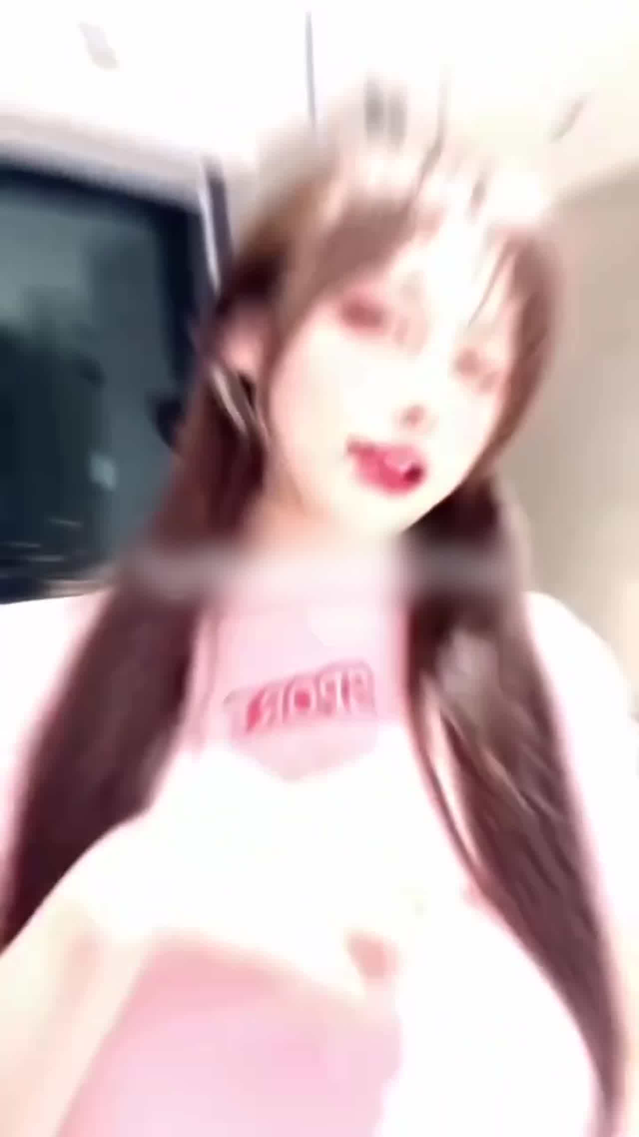  极品爆乳小姐姐跳舞吃西瓜好诱惑 的剧照5