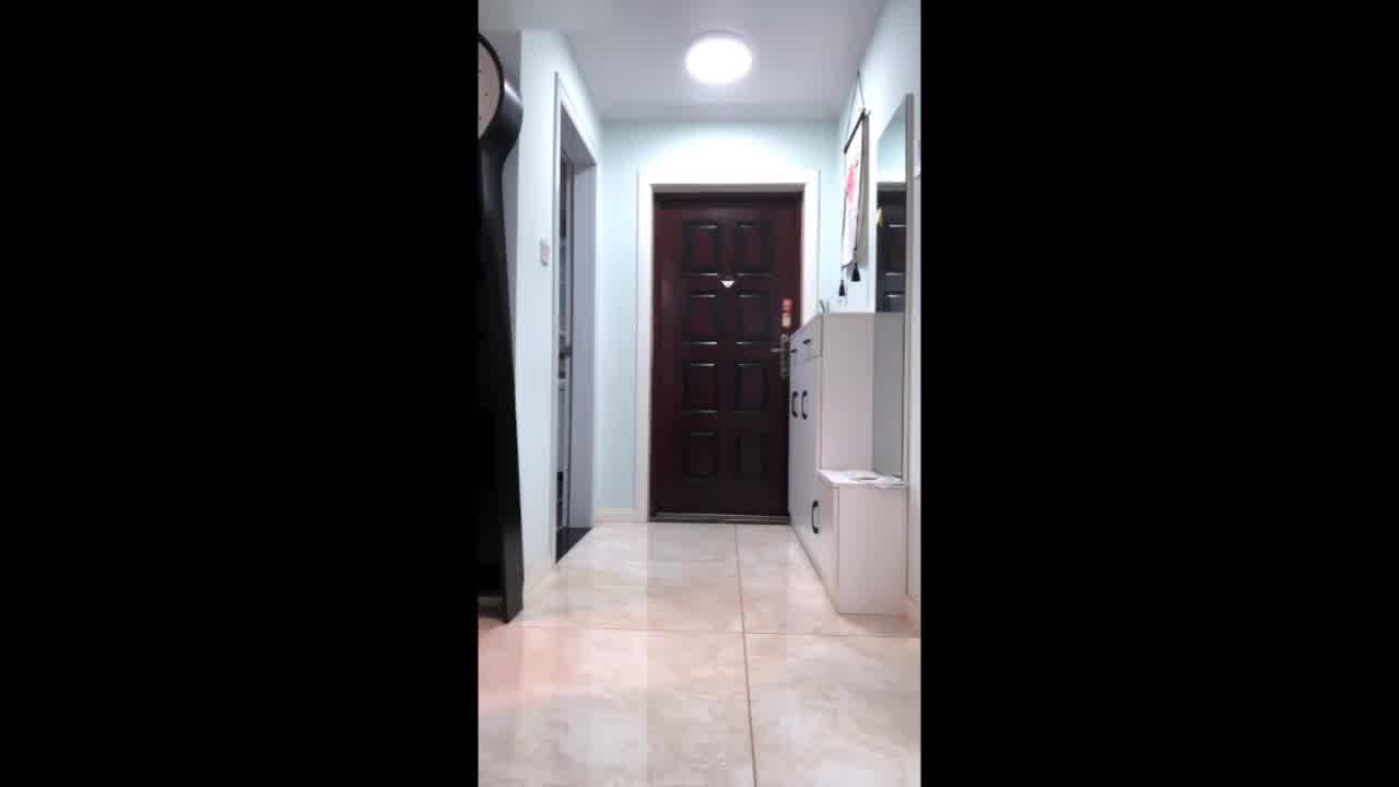  高中反差婊小母狗，在家等待猪主人的抽插 的剧照3