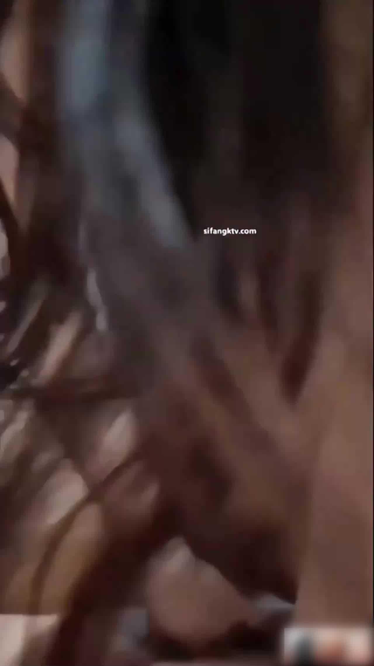  情侣自拍 女友好会骑马阿 有够会摇 的剧照1