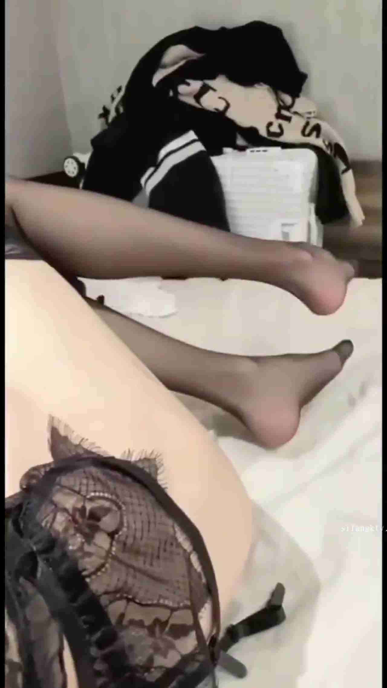  我的漂亮女友给我口交 的剧照7