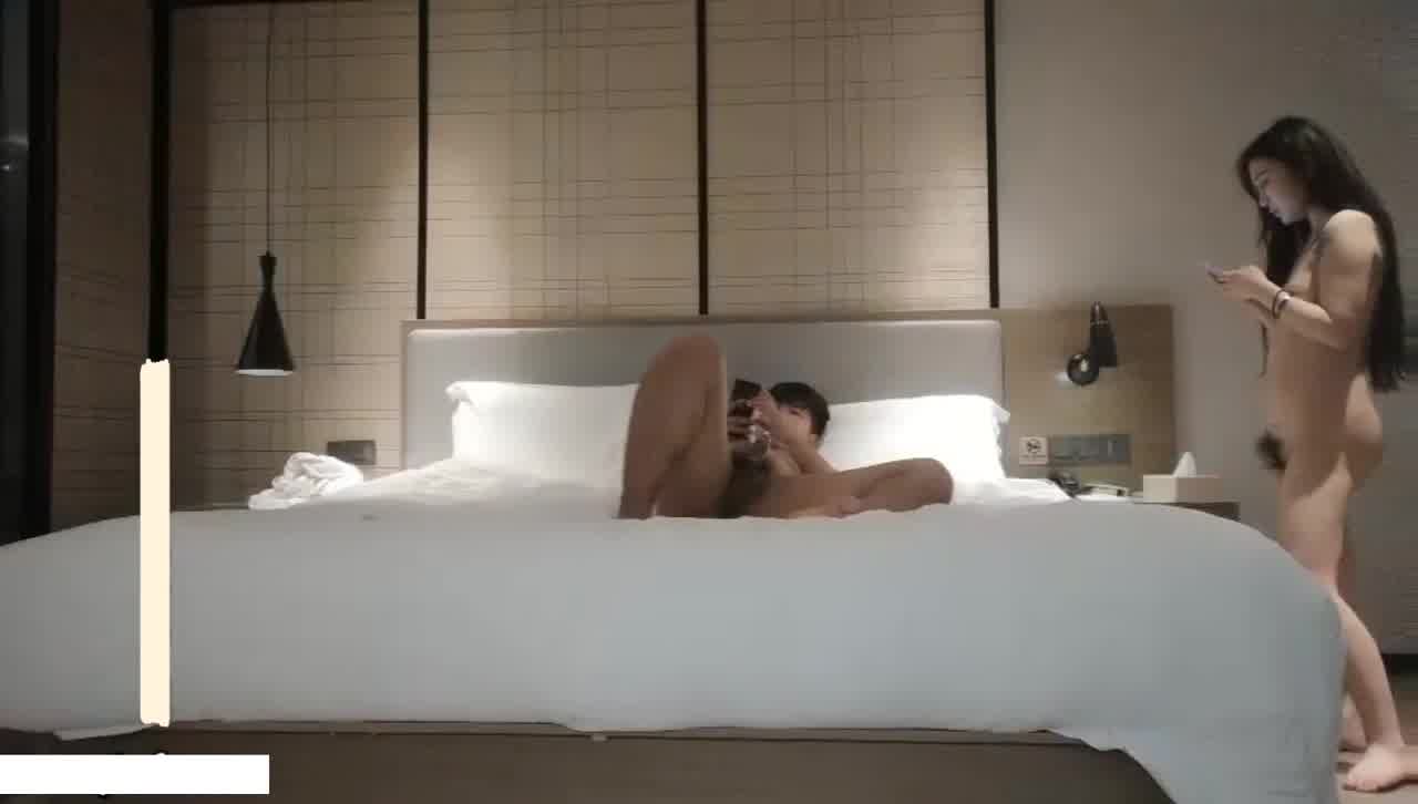  绿裙长相甜美胸前纹身妹子舌吻调情口交上位骑坐抽插后入快速猛操呻吟娇喘 操好久没有射出来女神有点受不了 的剧照9