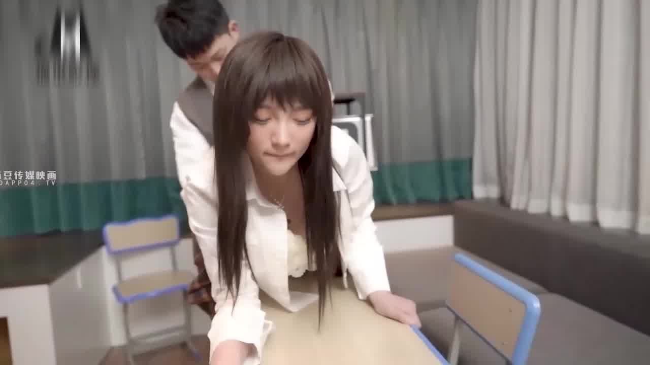  优等生的生理辅导：狼师催眠诱奸得逞！强制抽插！ 的剧照5