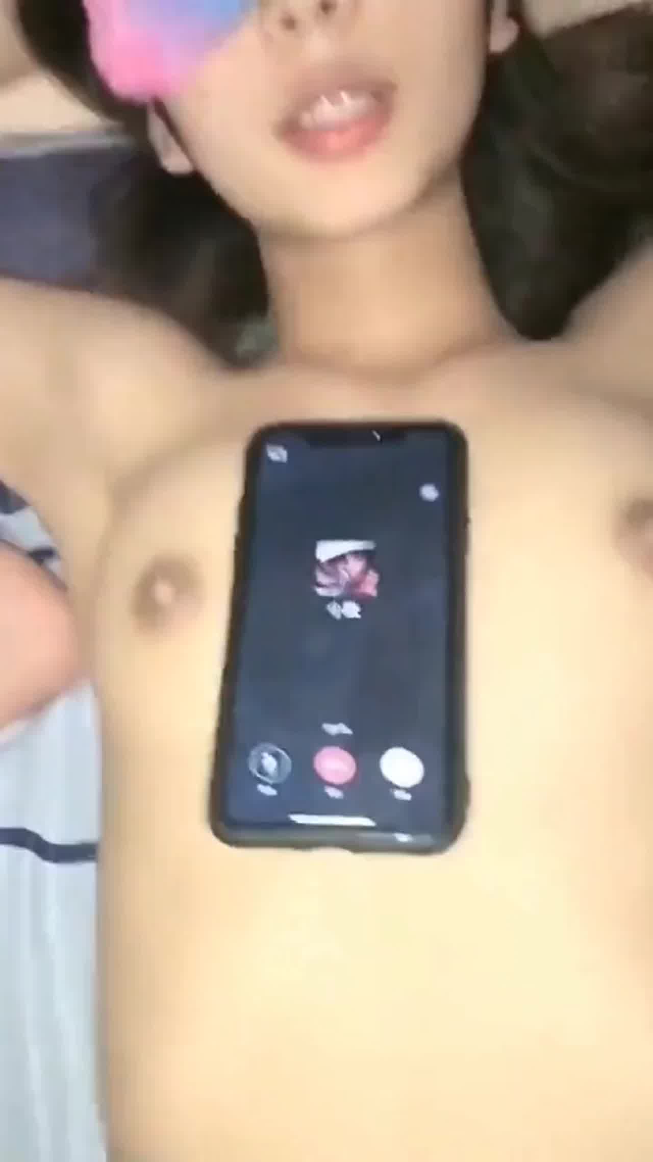  啪啪啪的时候打电话开免提超刺激 的剧照3