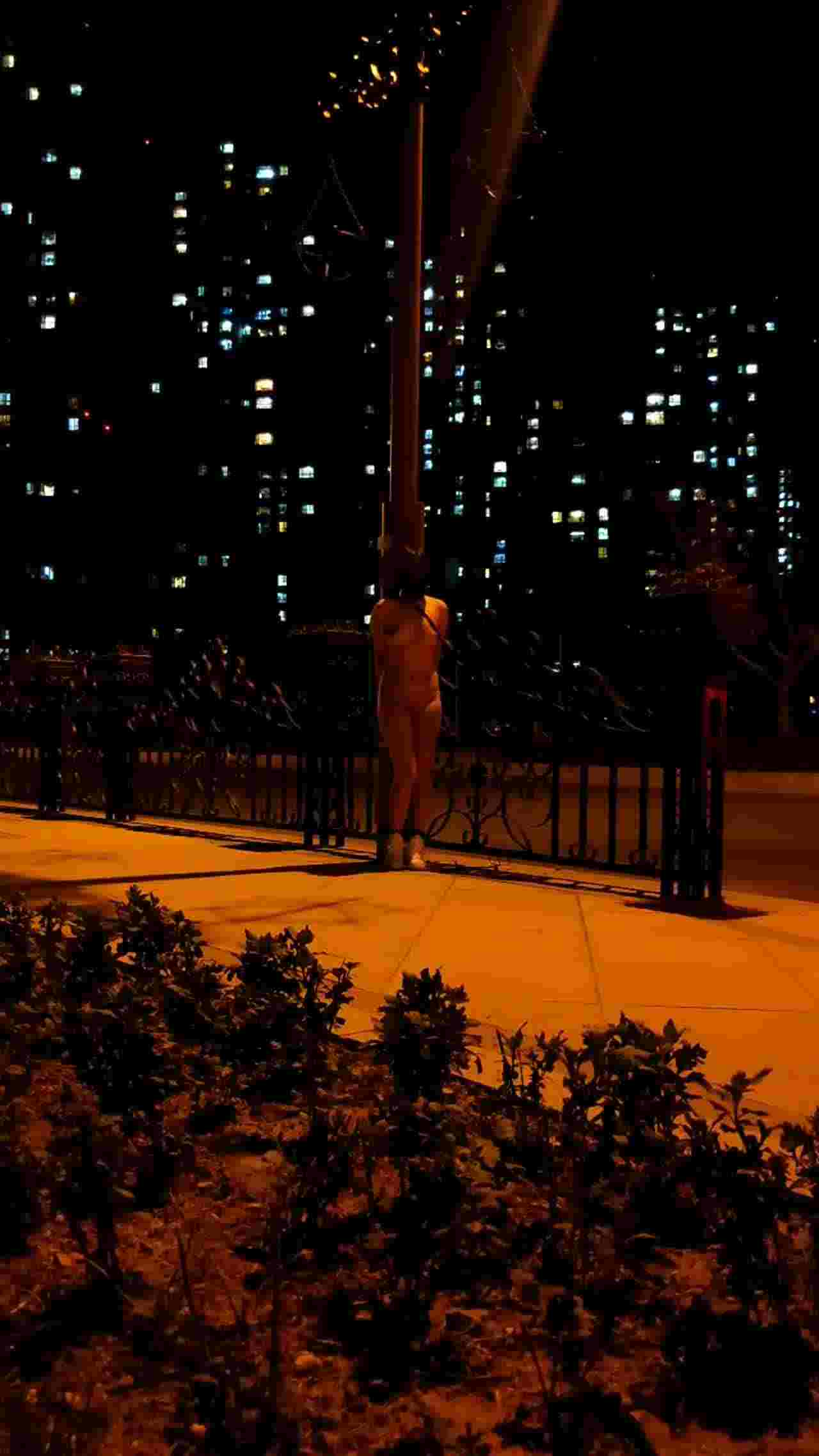  户外露出还多P 的剧照8