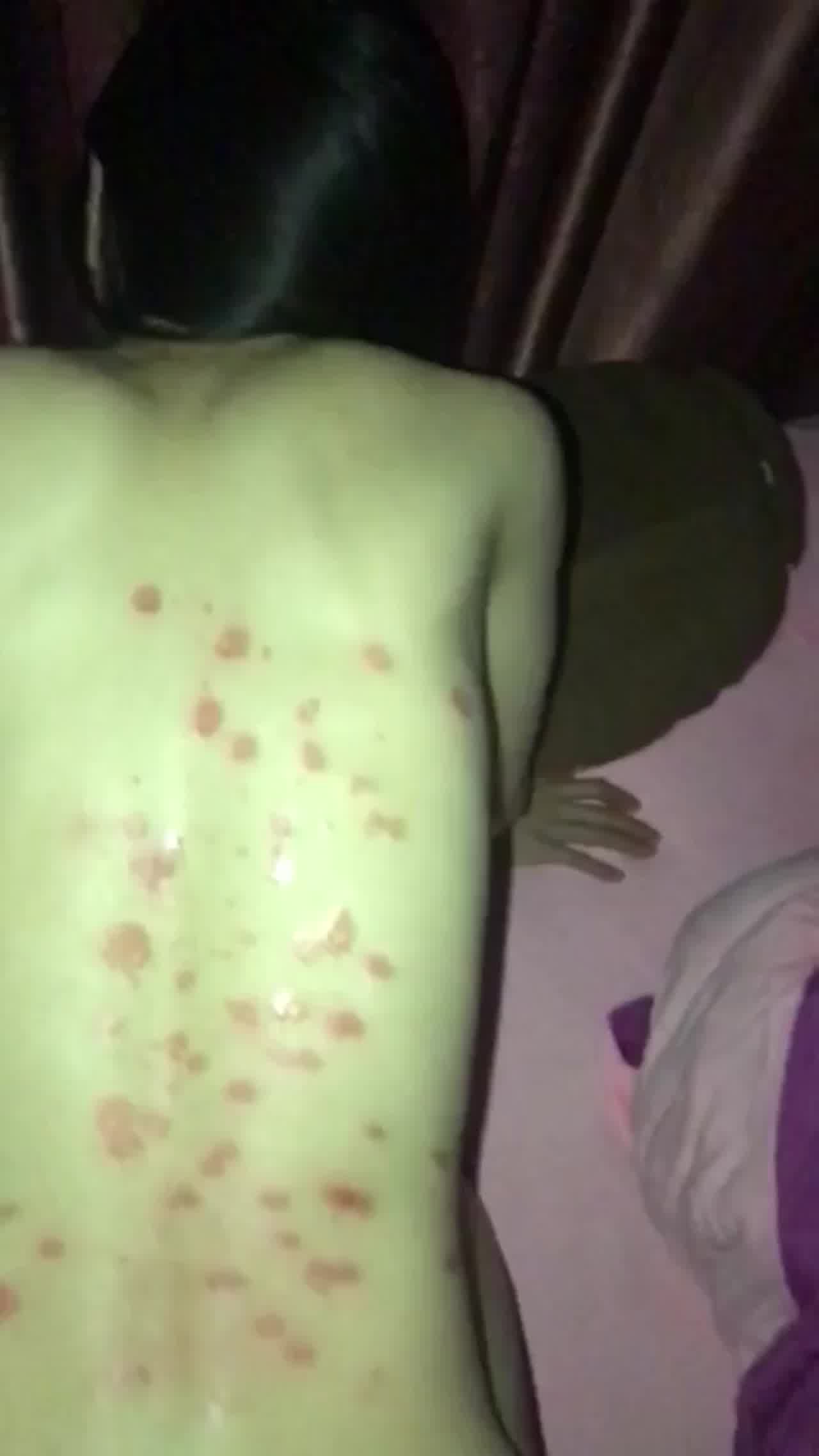  弟弟在隔壁玩电脑…不敢出声的滴蜡 的剧照8