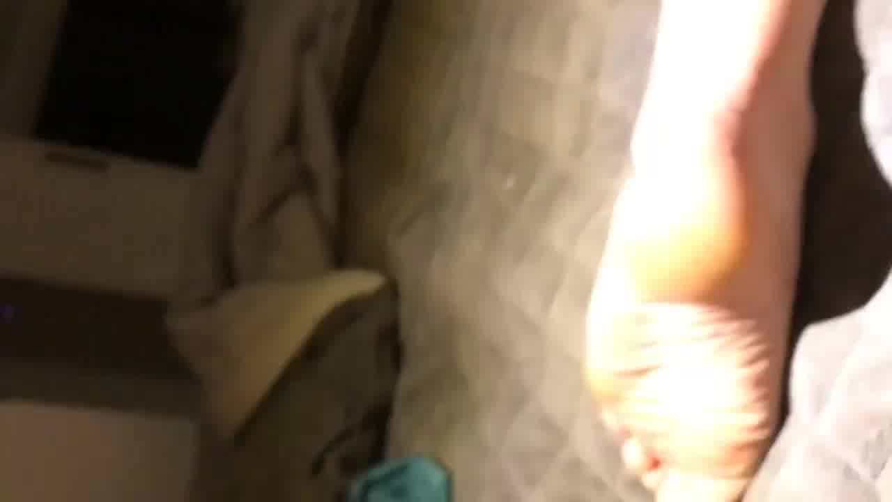  [韩国] 神似波姊的韩妹被男友玩的超春! 跳蛋先放到口里润泽润泽 的剧照2