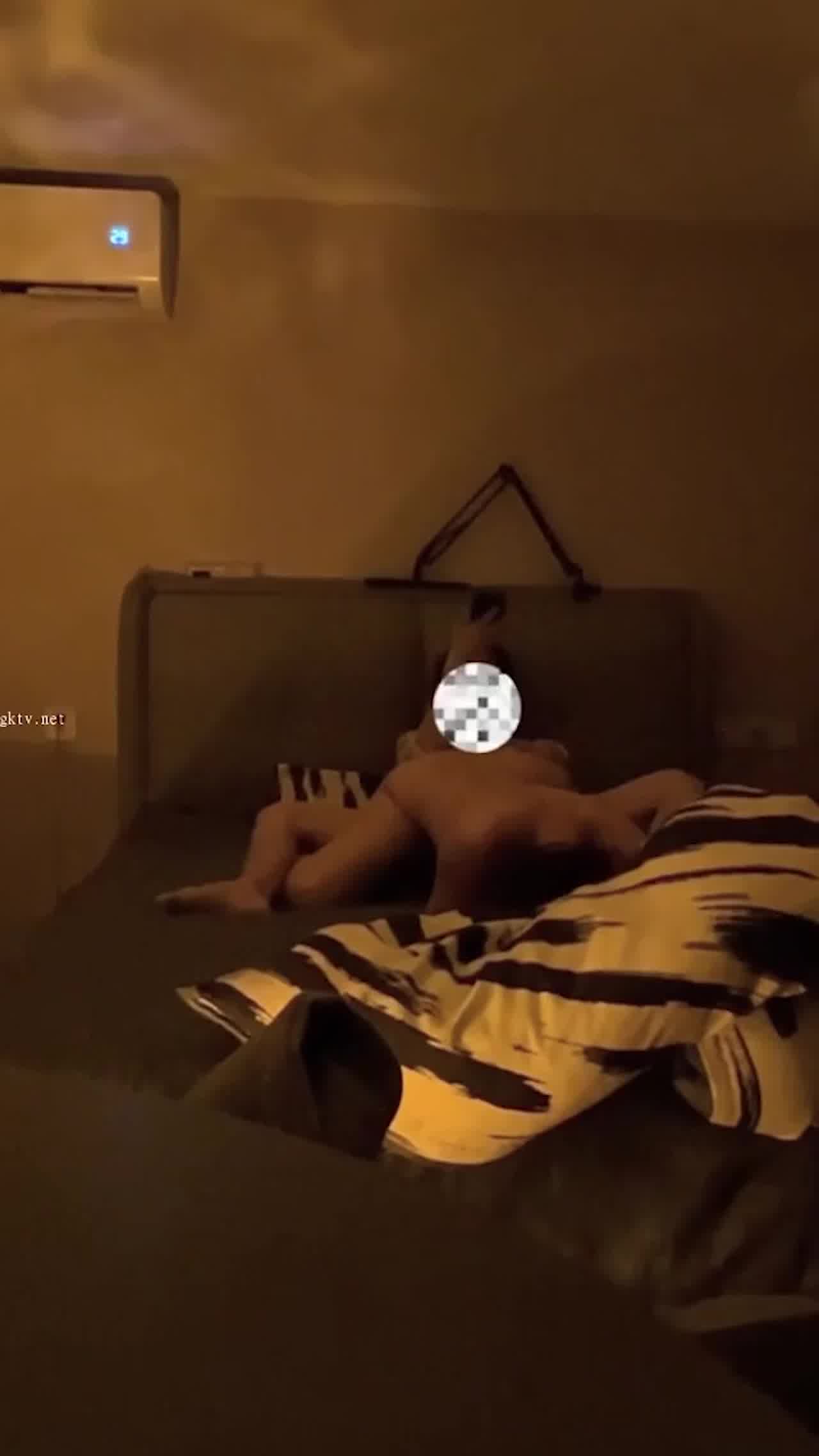  大神约啪大学艺校气质校花 的剧照6