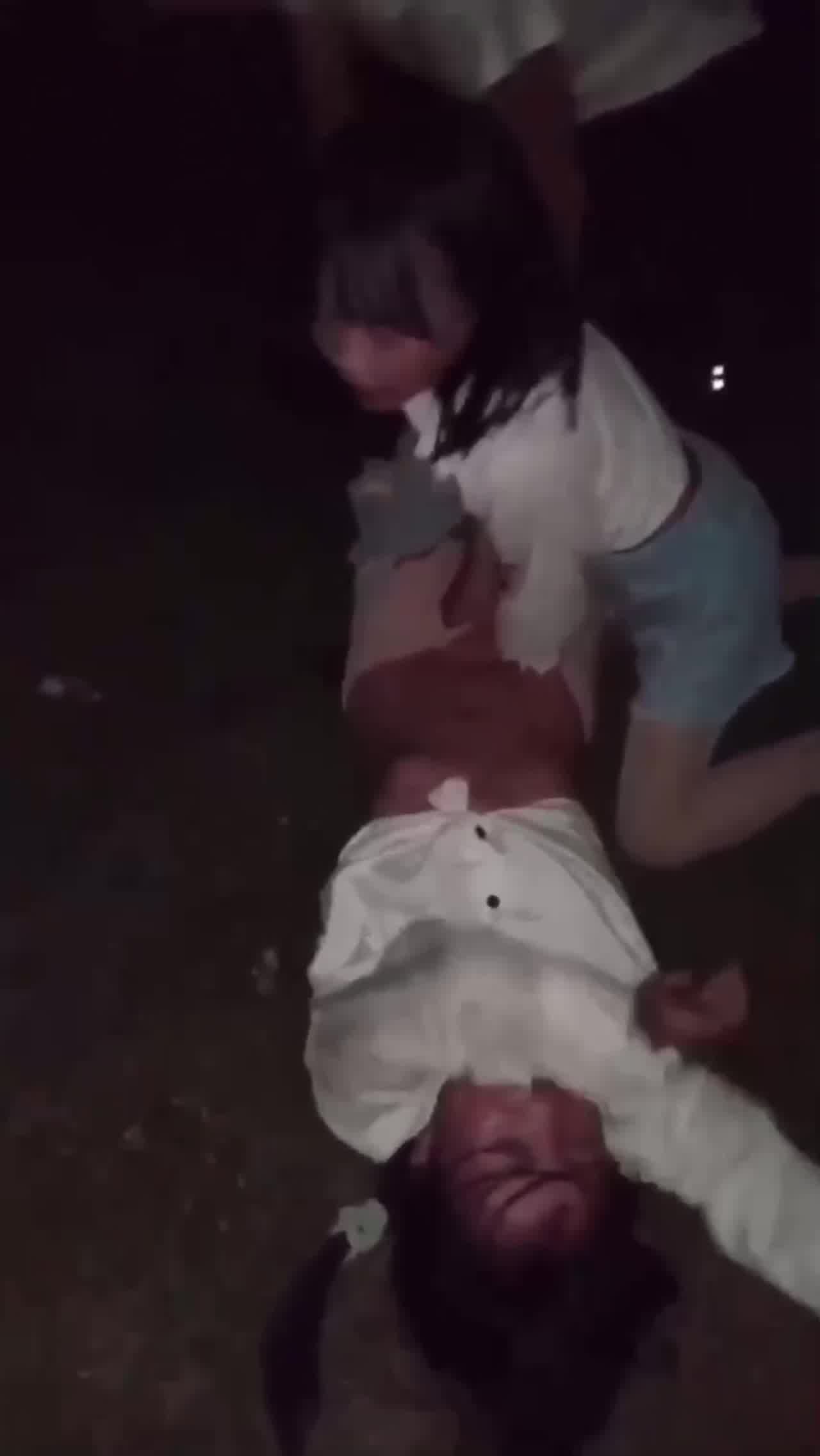  【真实强奸精选】来月经被多人轮上强奸，求她说就操10分钟的事！有反抗有沉默只想尽快结束！ 的剧照10