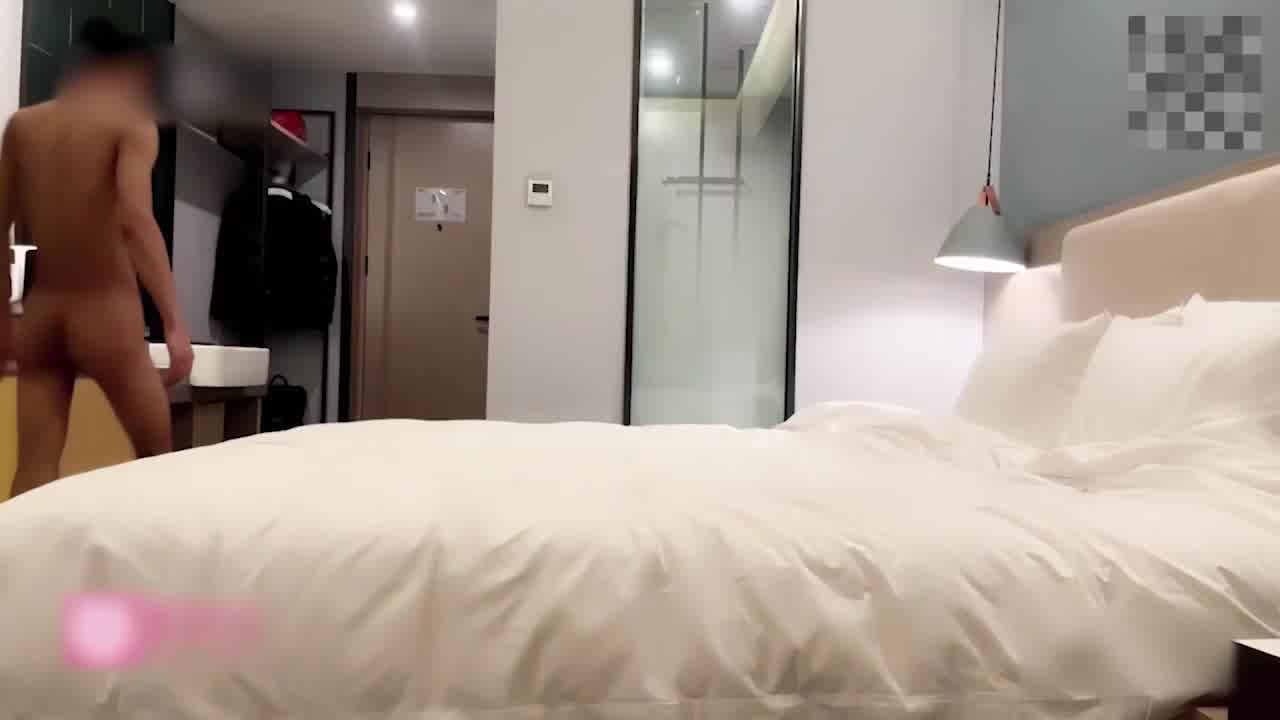  爸爸操我长沙经院大二学妹 逼毛浓密性感 的剧照2