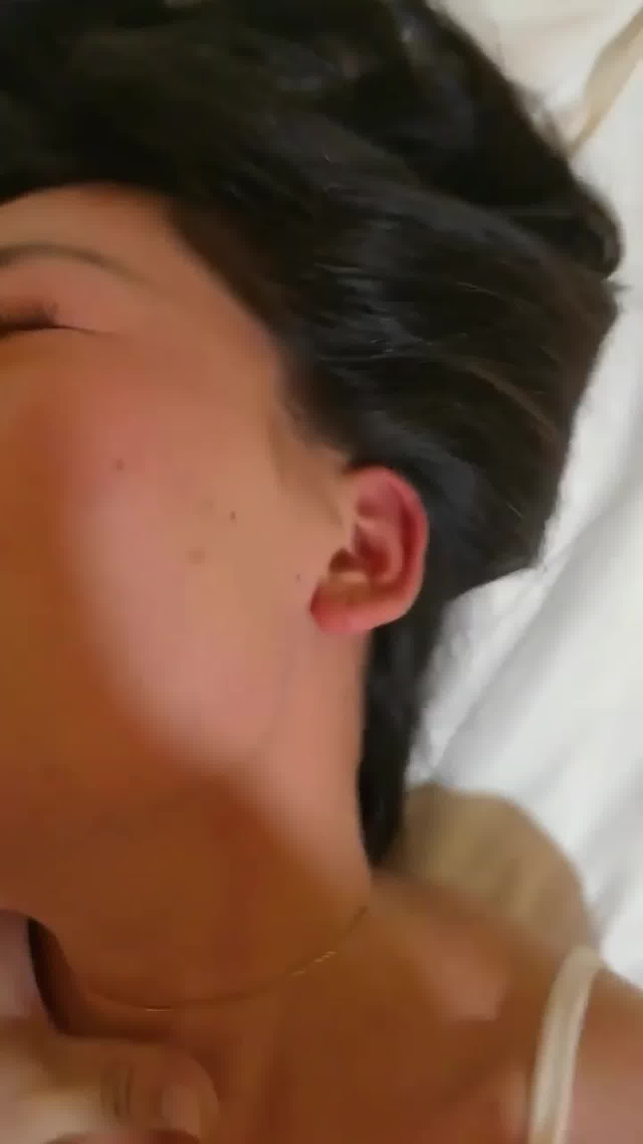  电梯少妇，端庄娴雅，阴道却塞着跳蛋，哥哥各种调教，撒尿，跪着伺候主人！ 的剧照9