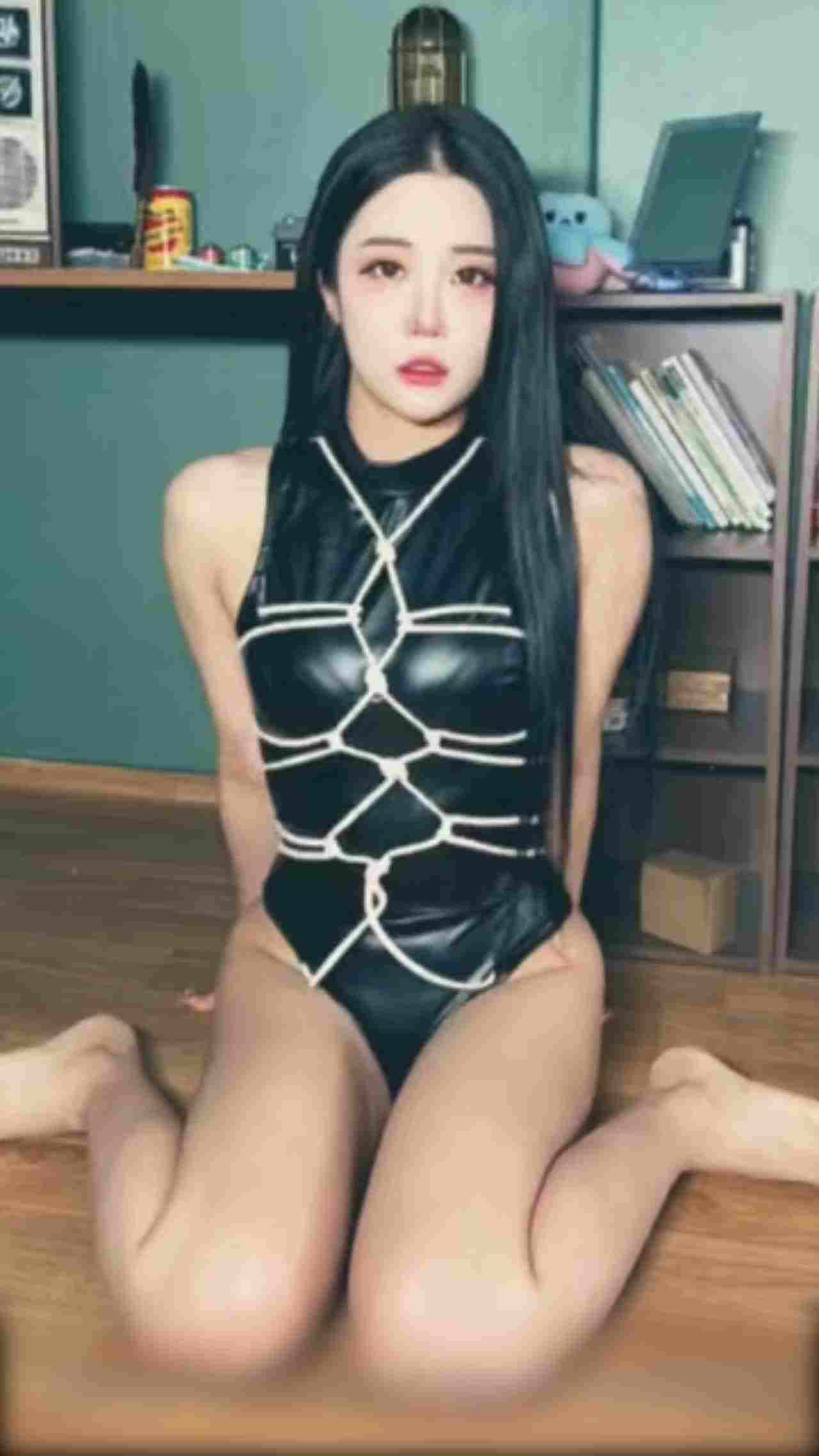  bomi 韩国女团成员Bomi性感写真 的剧照9