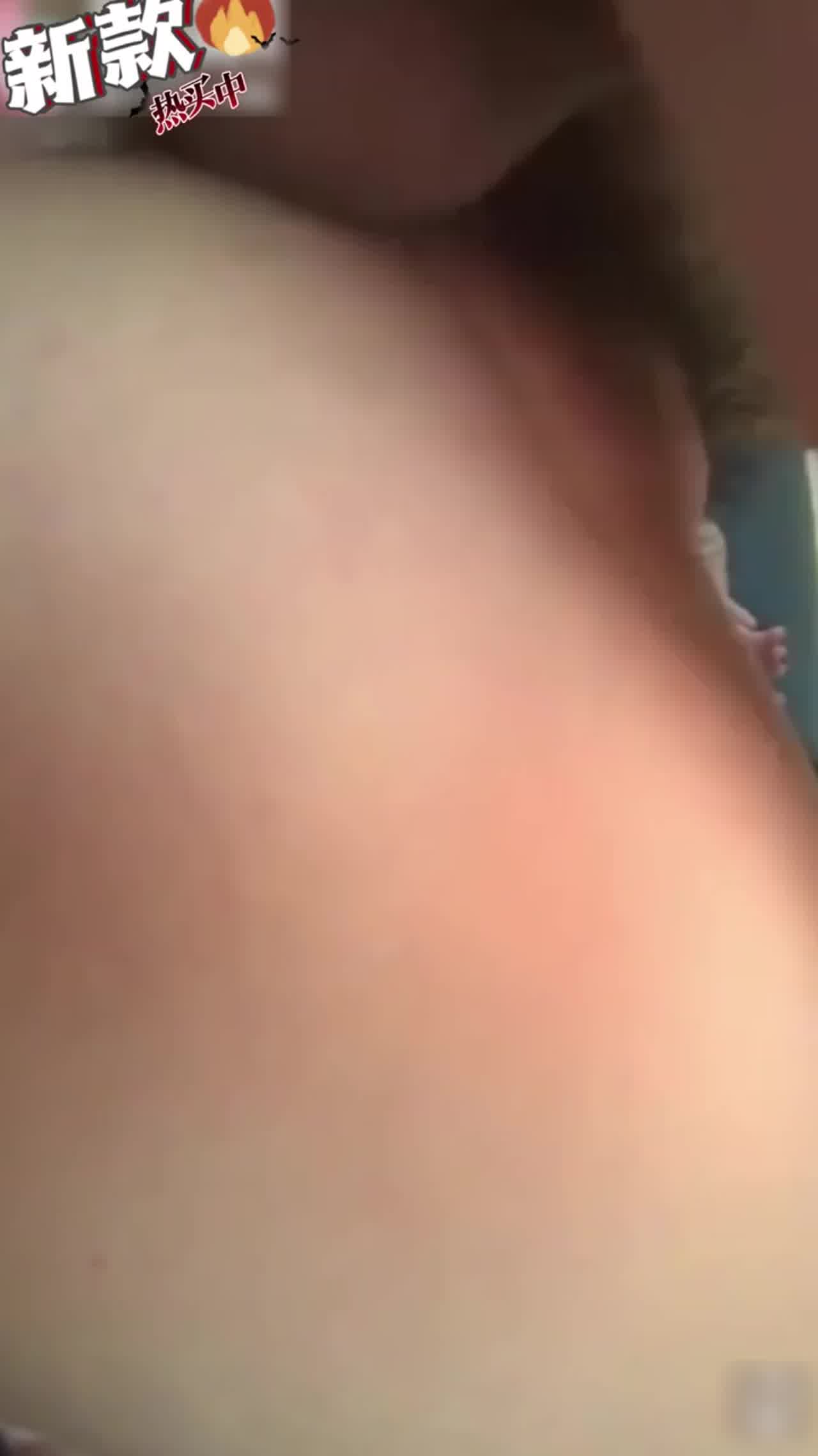  【真实破处】高考完卖处赚学费，穷人家的小妹妹 逼都被草肿了 的剧照1